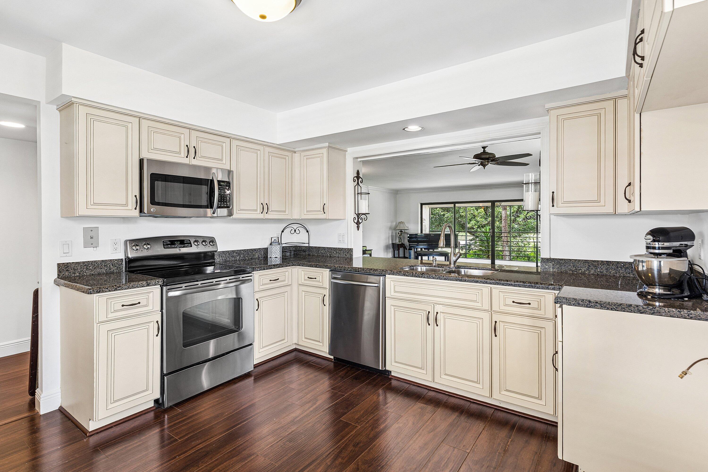 ASPEN GLEN CONDO - Residential