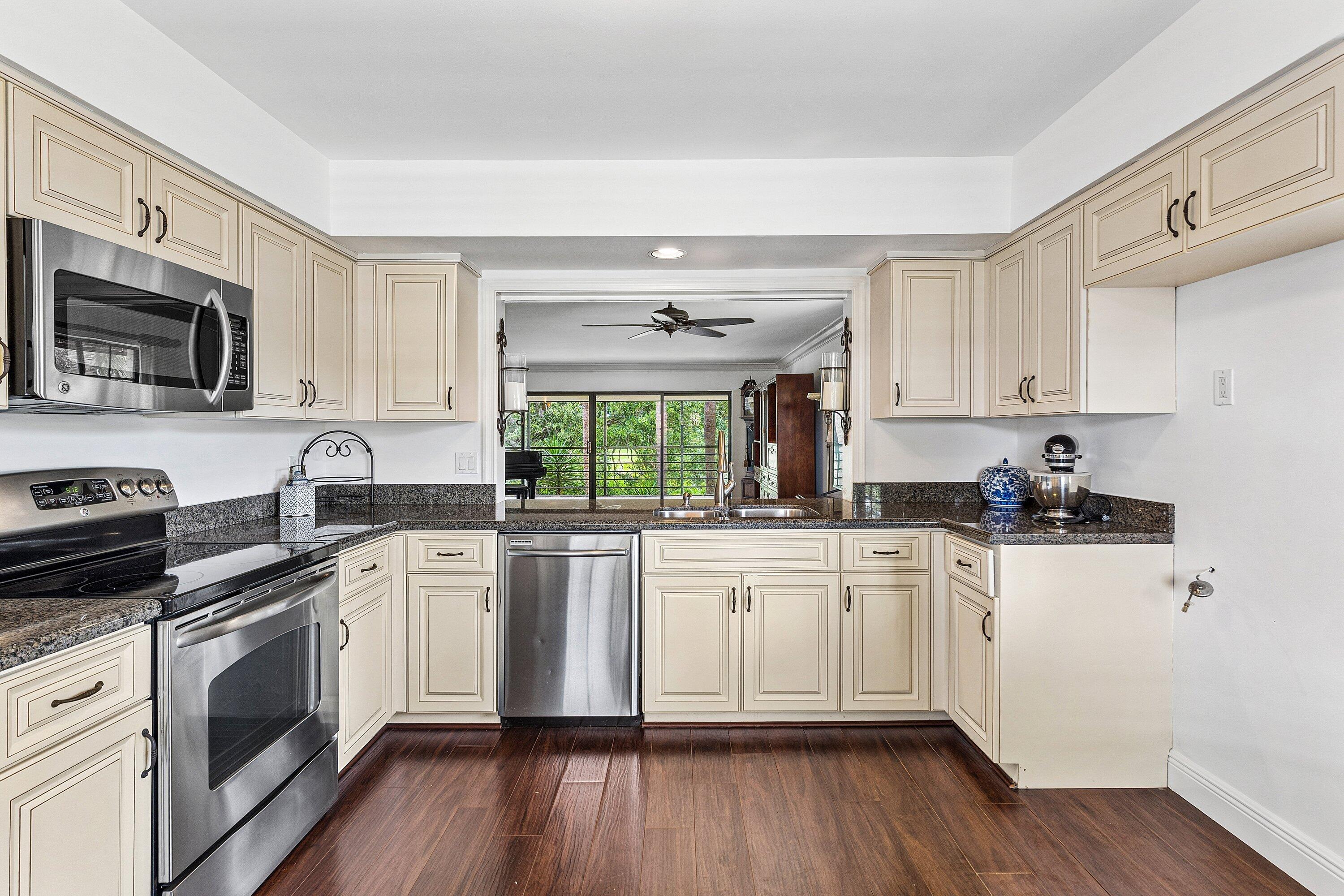 ASPEN GLEN CONDO - Residential