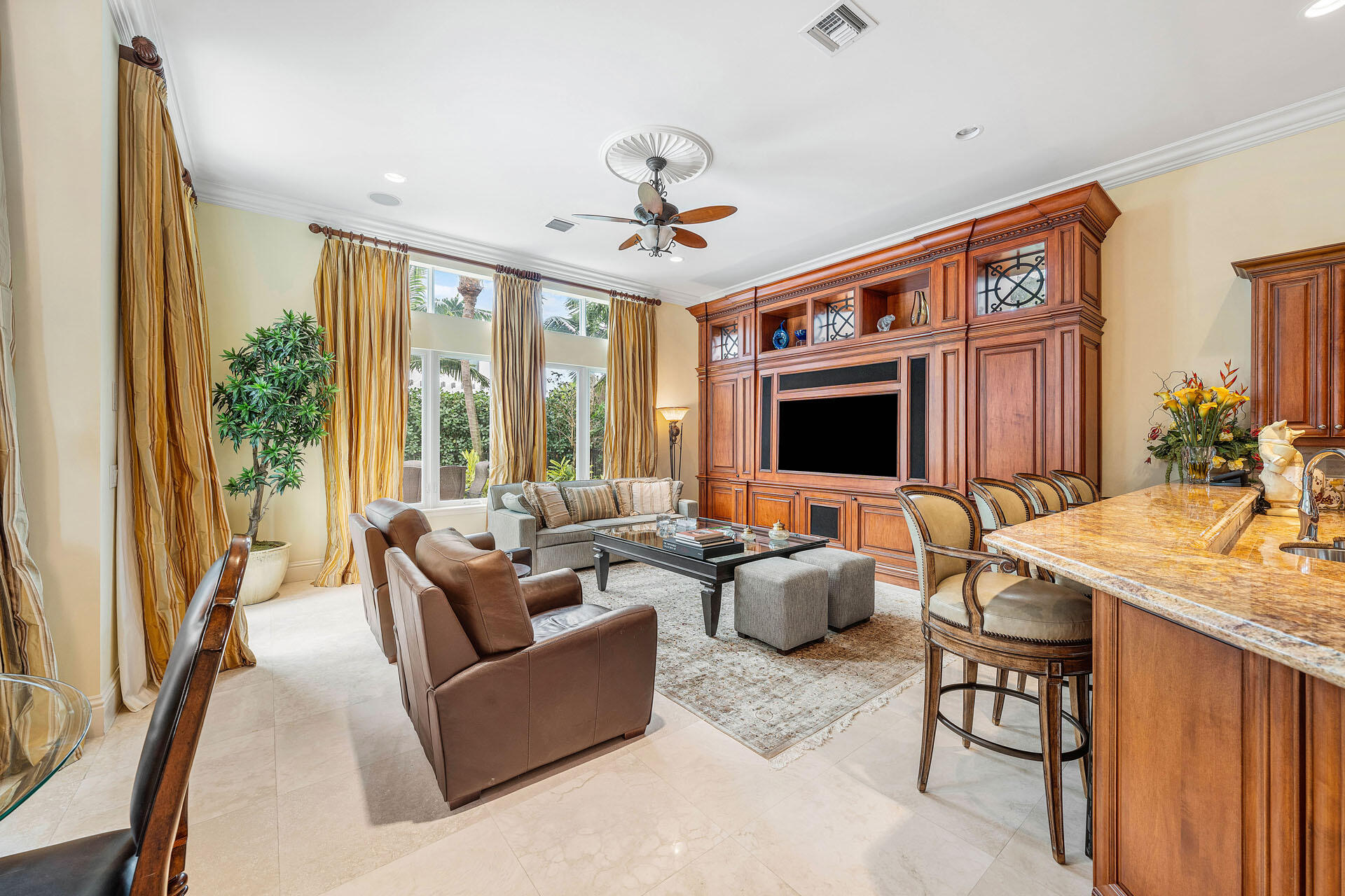 ROYAL PALM YACHT & COUNTRY CLUB - Residential