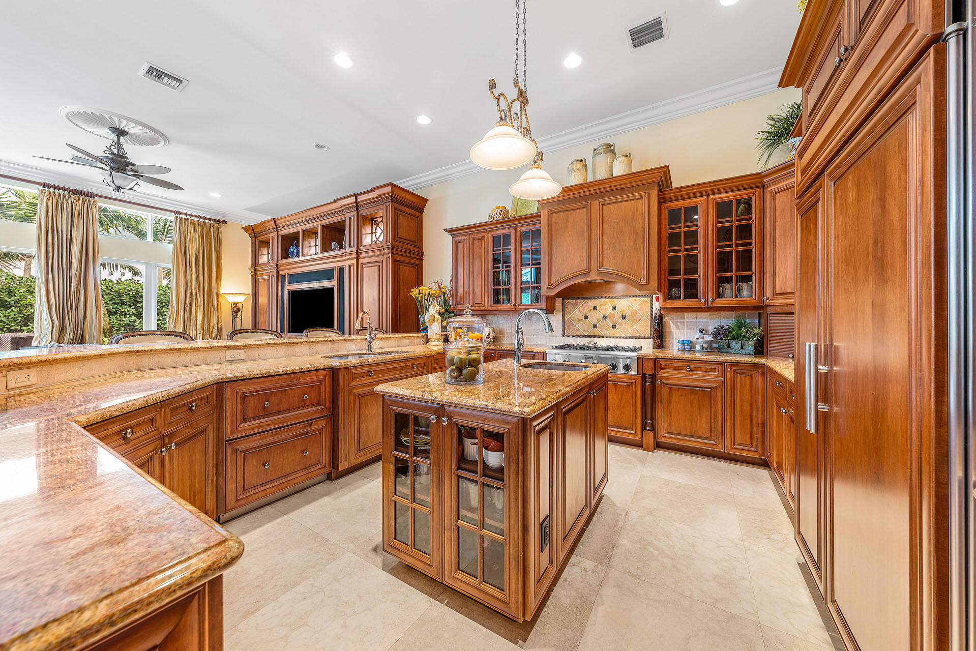 ROYAL PALM YACHT & COUNTRY CLUB - Residential