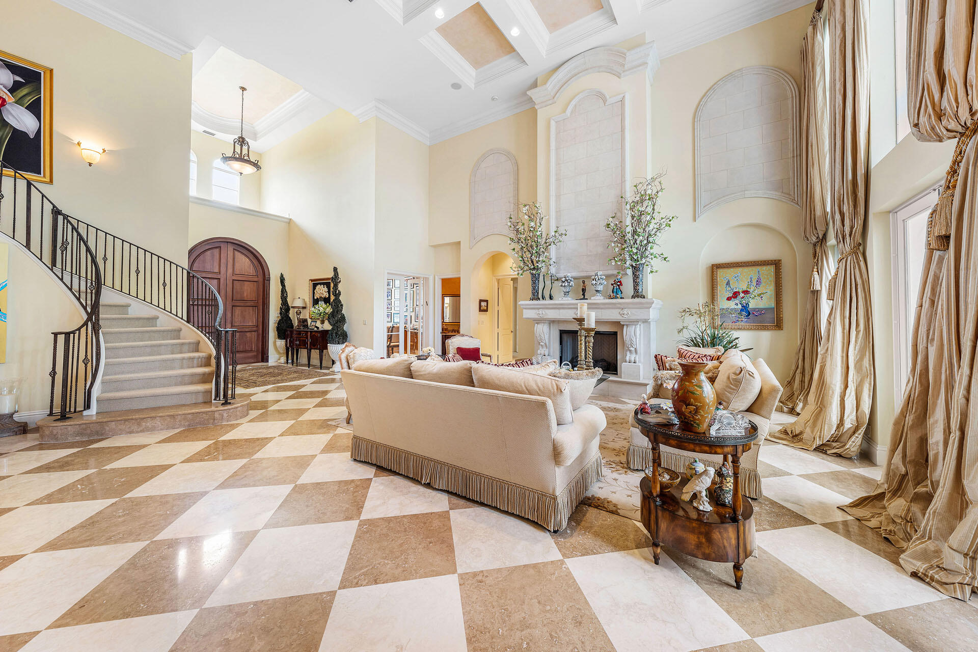 ROYAL PALM YACHT & COUNTRY CLUB - Residential