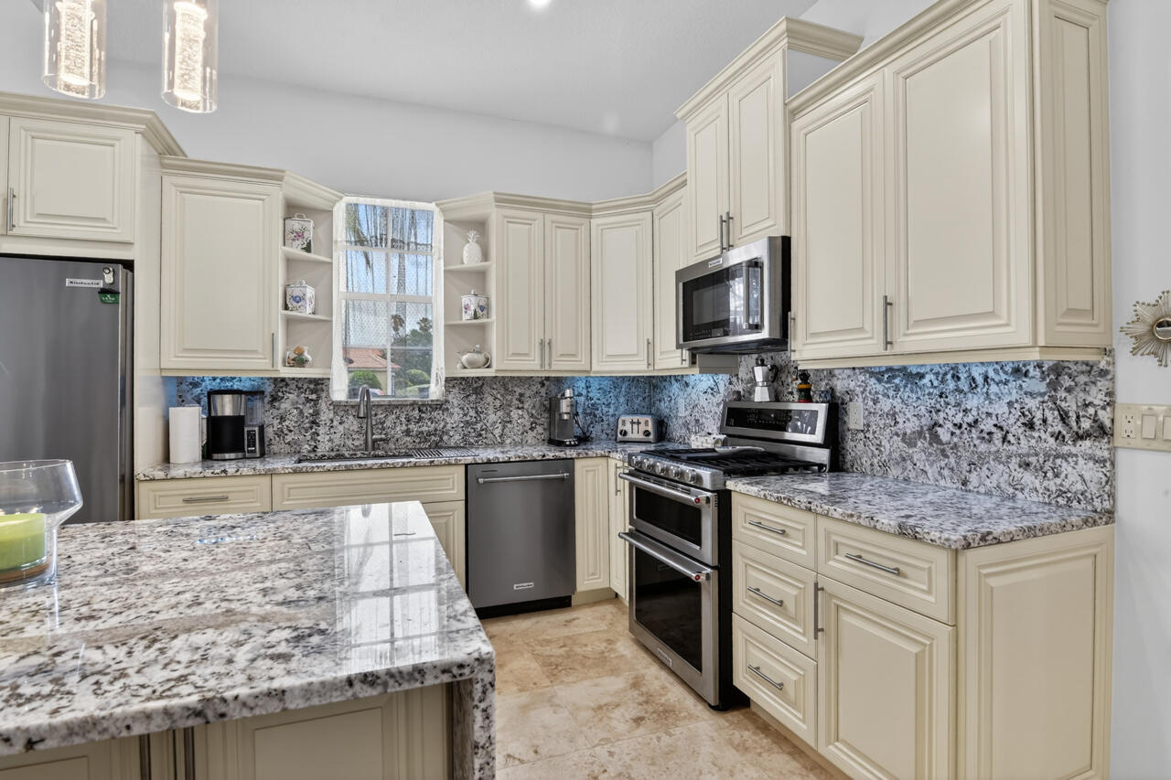 PGA RESORT COMMUNITY OF MONTEREY POINTE - Residential
