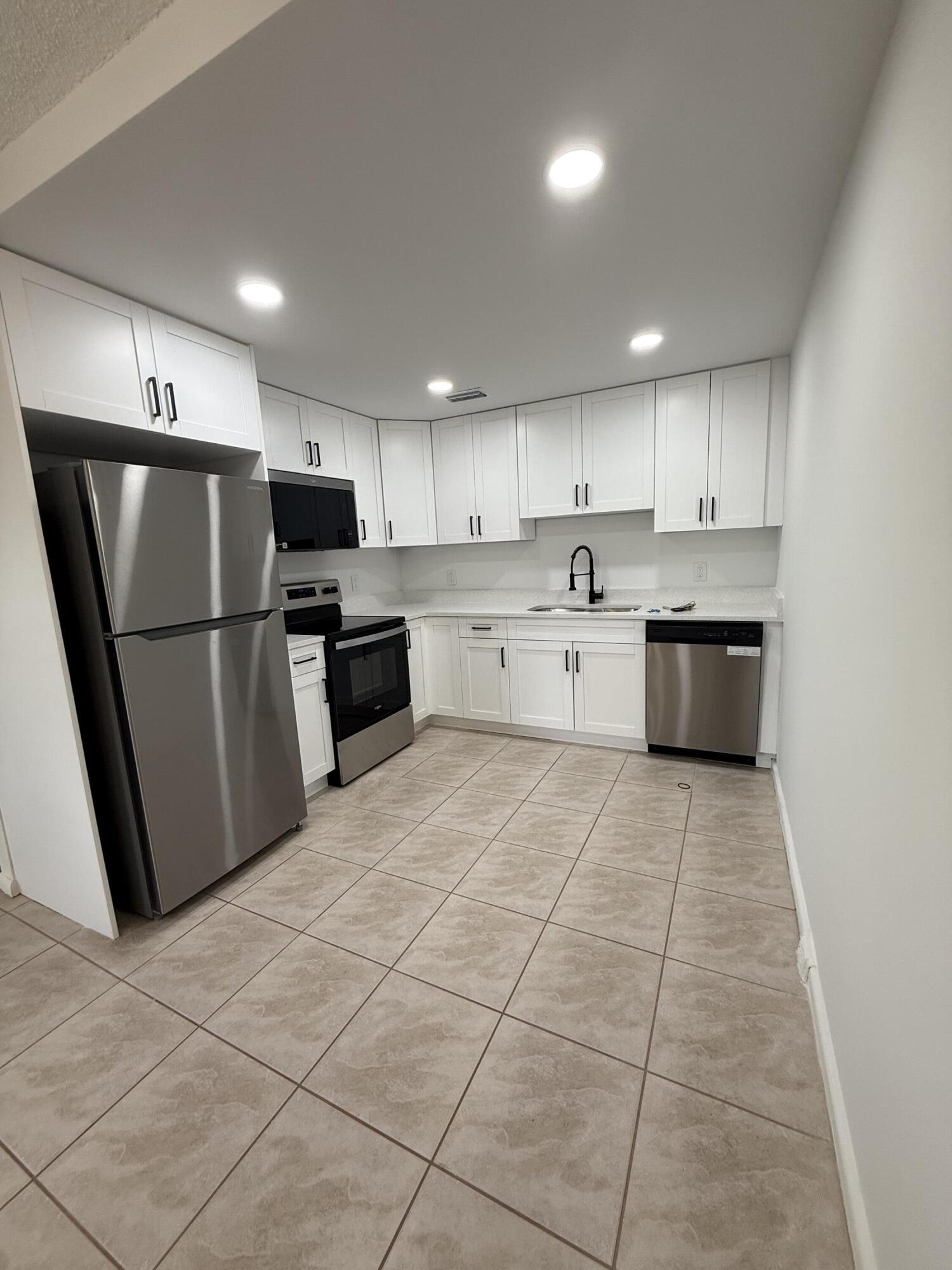 YARMOUTH AT CENTURY VILLAGE CONDO - Residential