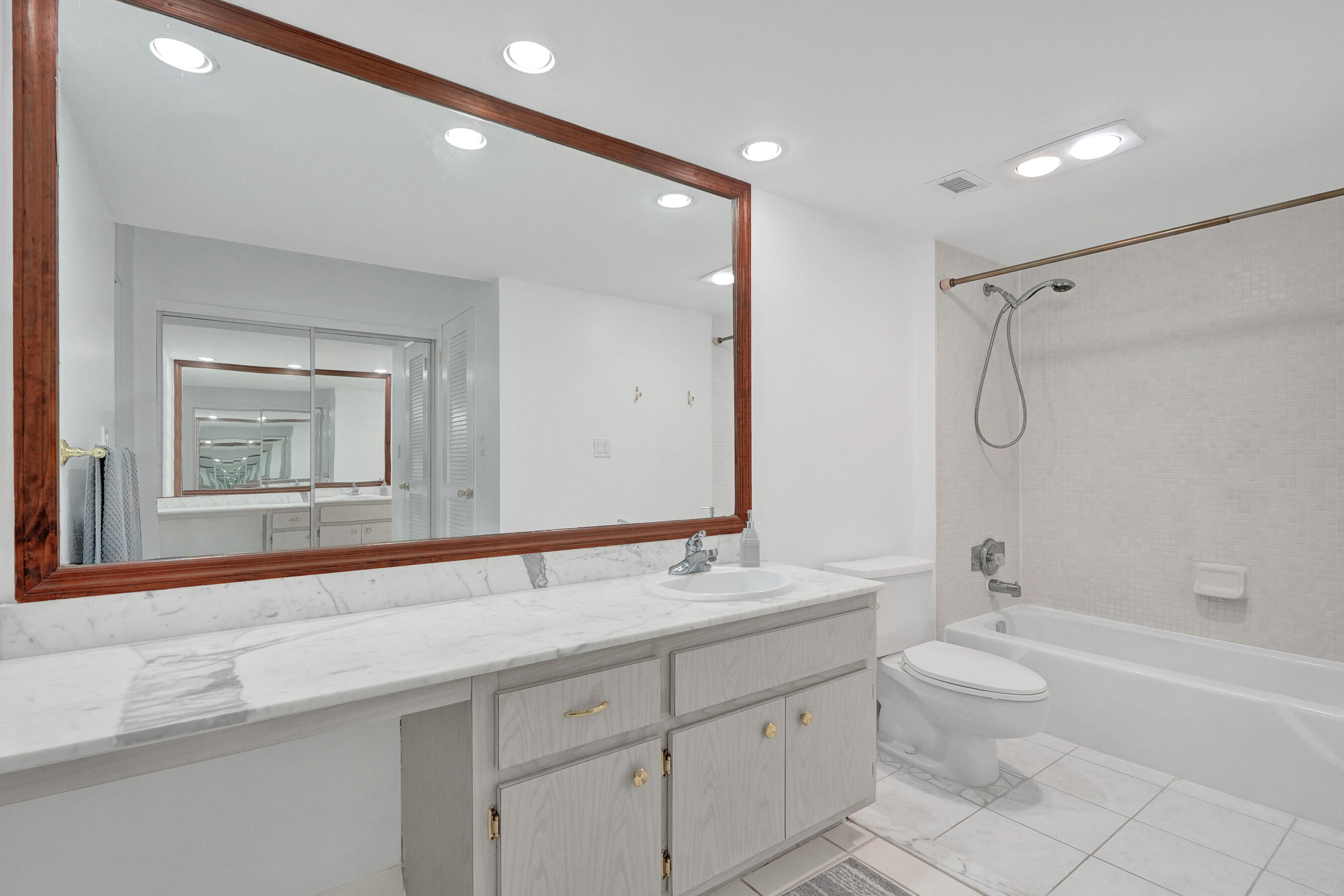 PARLIAMENT HOUSE CONDO - Residential