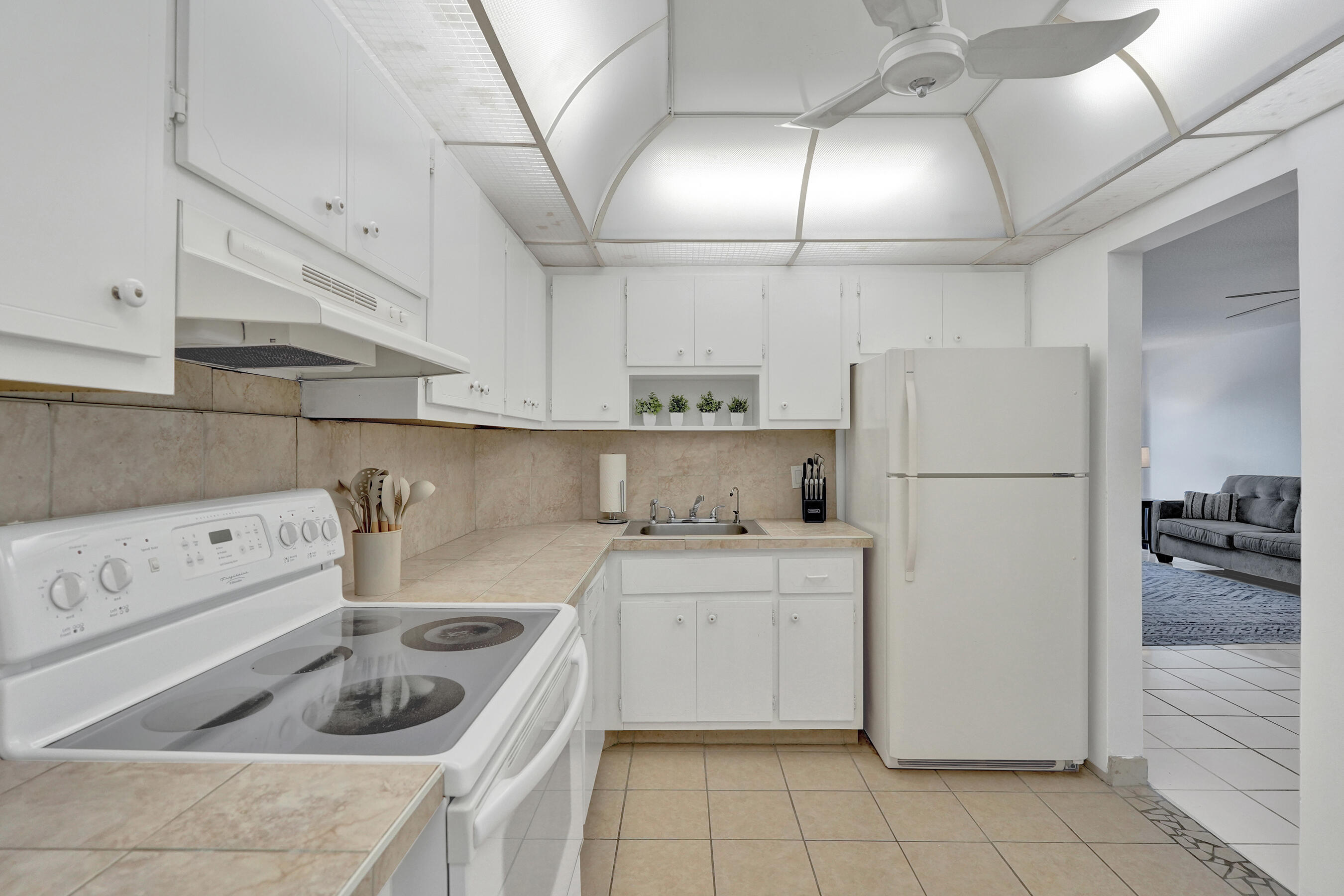 PARLIAMENT HOUSE CONDO - Residential