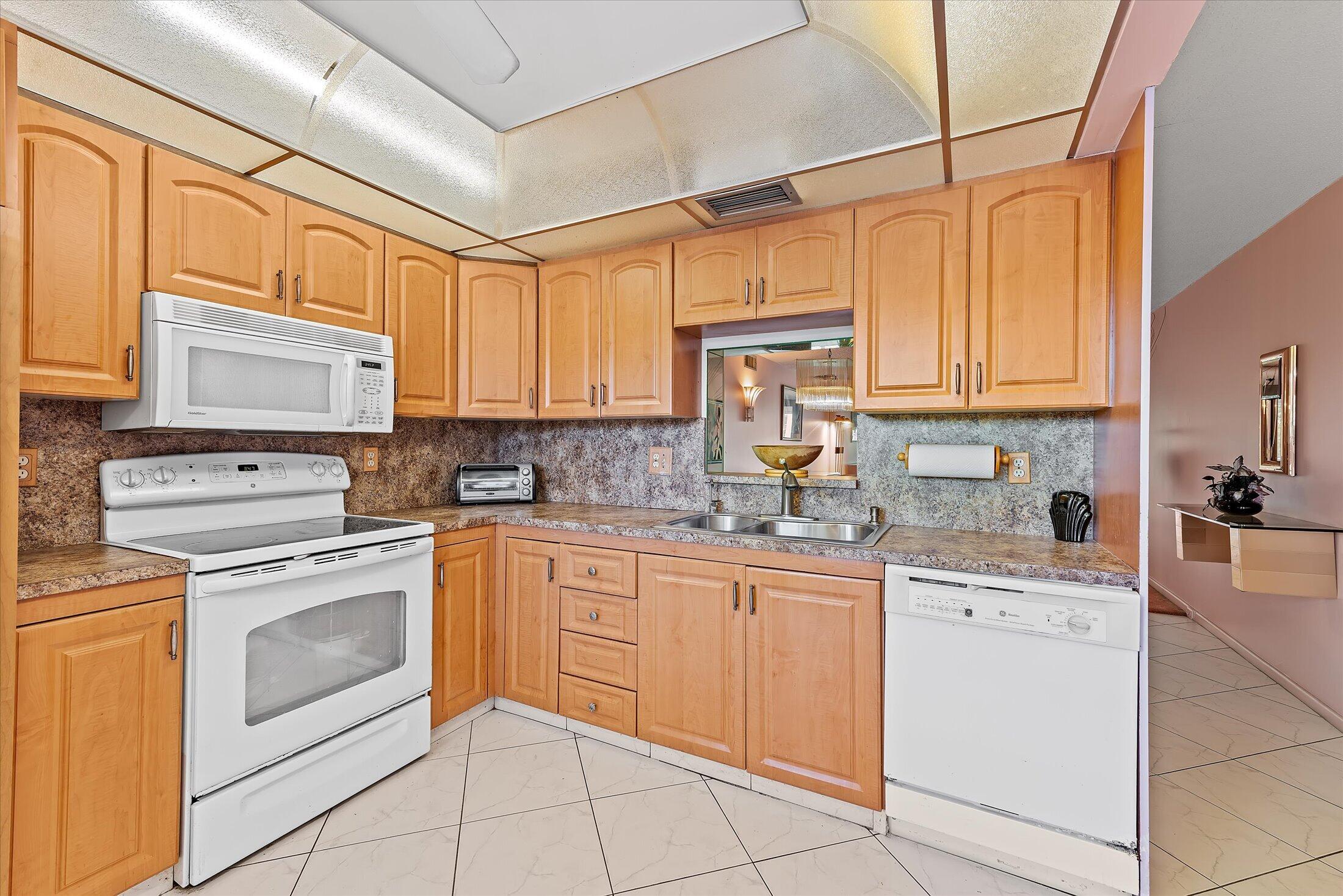 LUCAYA VILLAGE 1-C CONDO - Residential