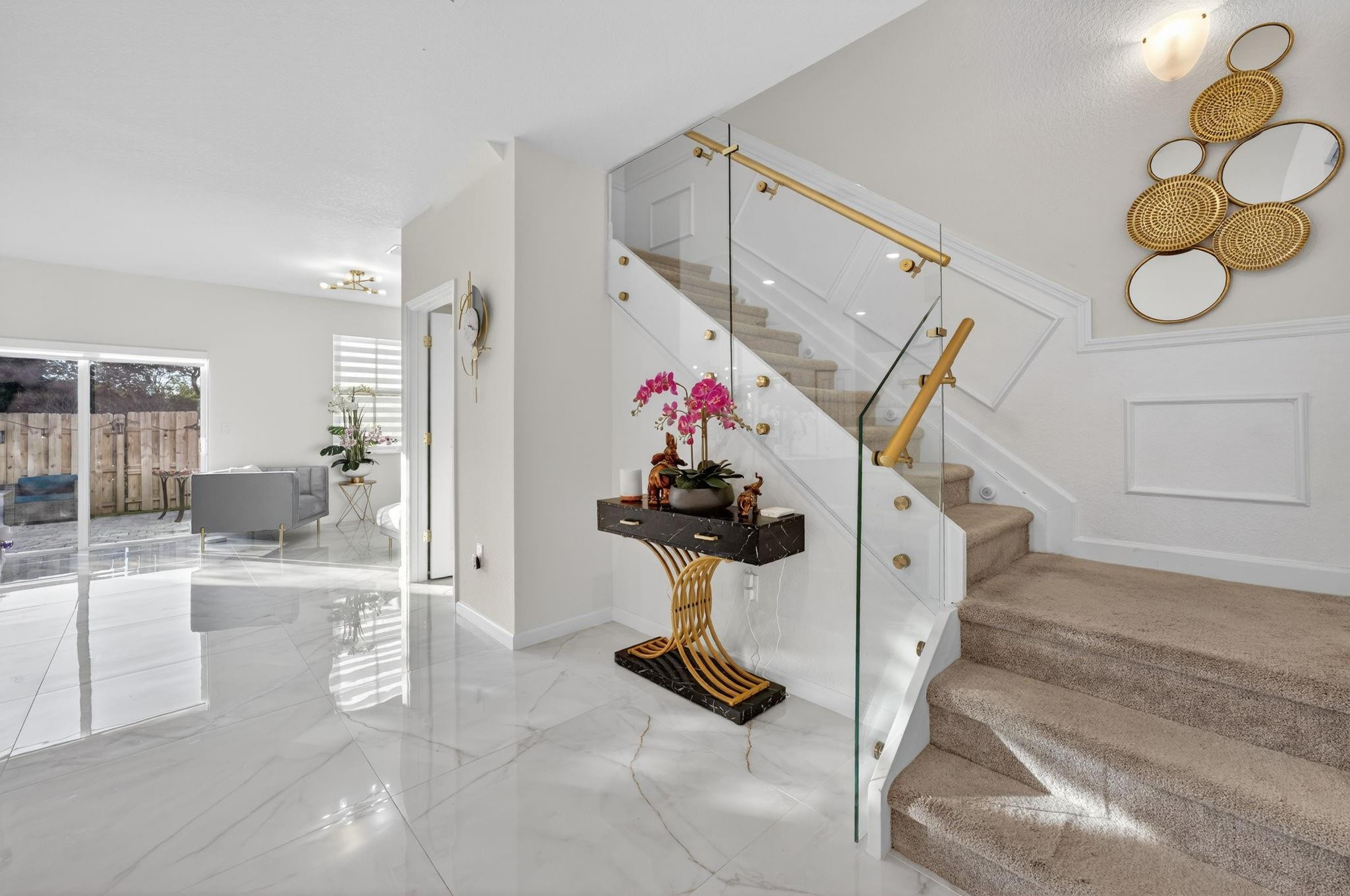 Beautiful New Townhome, built in 2023, offering the perfect combination of style and functionality. The first floor features: White porcelain flooring Impact-resistant windows for safety and comfort, fully equipped kitchen with gold accents and a beautiful island, Spacious living and dining areas,Half bathroom with black porcelain finishes, Staircase with glass railing and gold details. Garage converted into a “man cave” with an 80 Sony TV,plus a 42 m² fenced backyard finished with stones and artificial grass  ideal for relaxing with family and pets. The second floor offers: 3 bedrooms, including a master suite 2 bathrooms The gated community offers,Low association fees A beautiful 3 km walking trail surrounded by lush gardens, perfect for a healthier lifestyle. Close to top-rated schools.