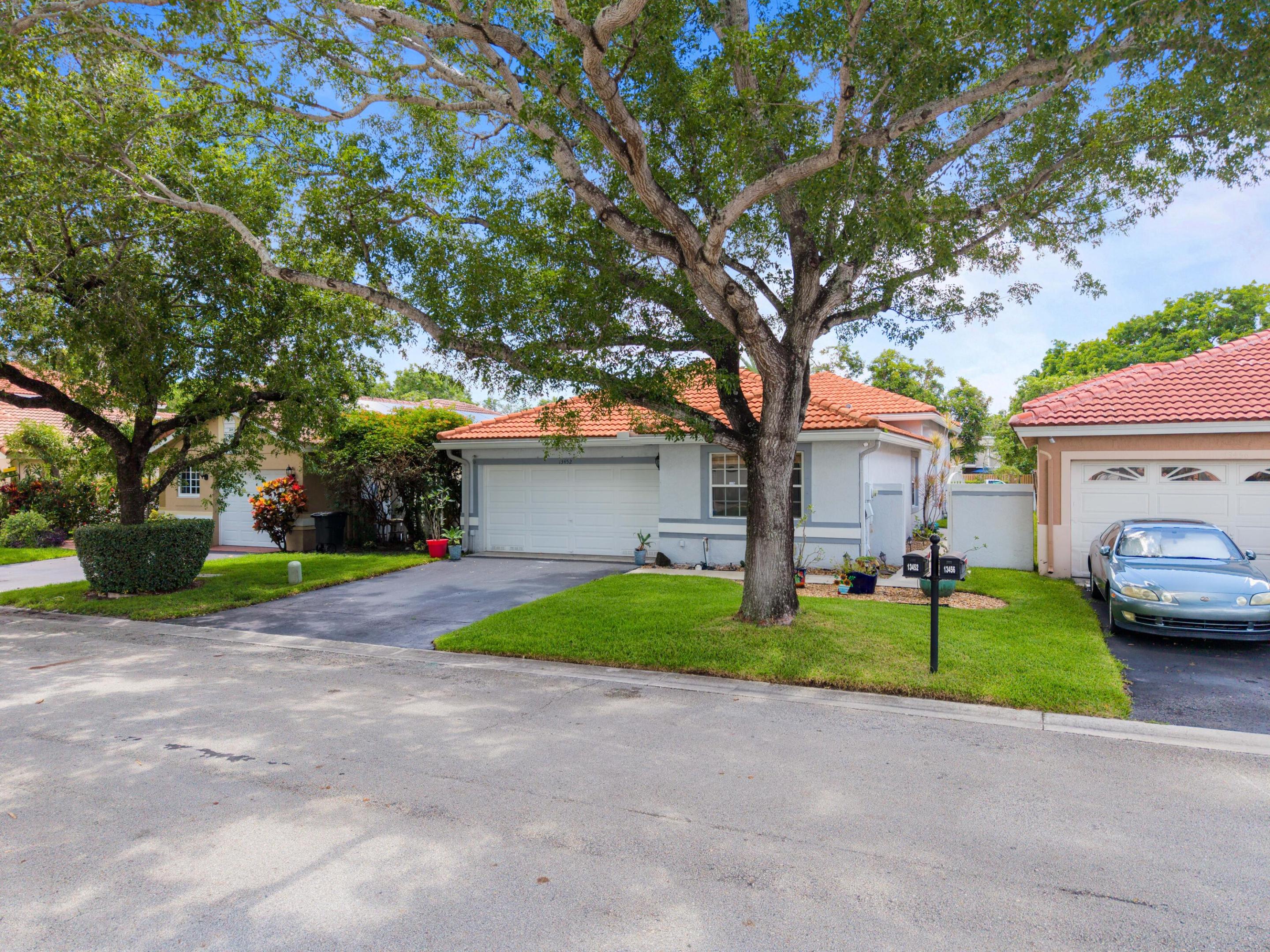 SAWGRASS PLANTATION - Residential