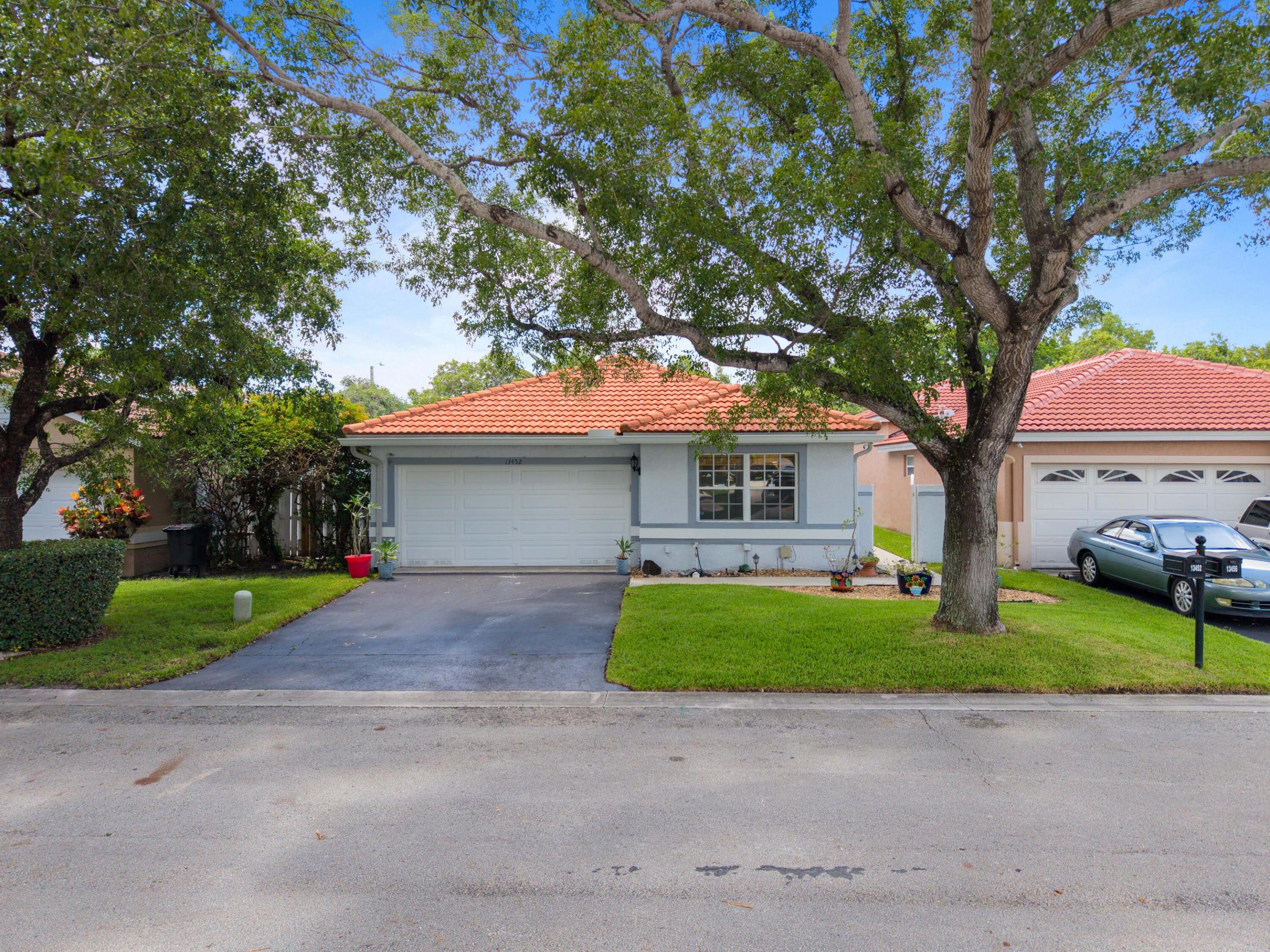 SAWGRASS PLANTATION - Residential
