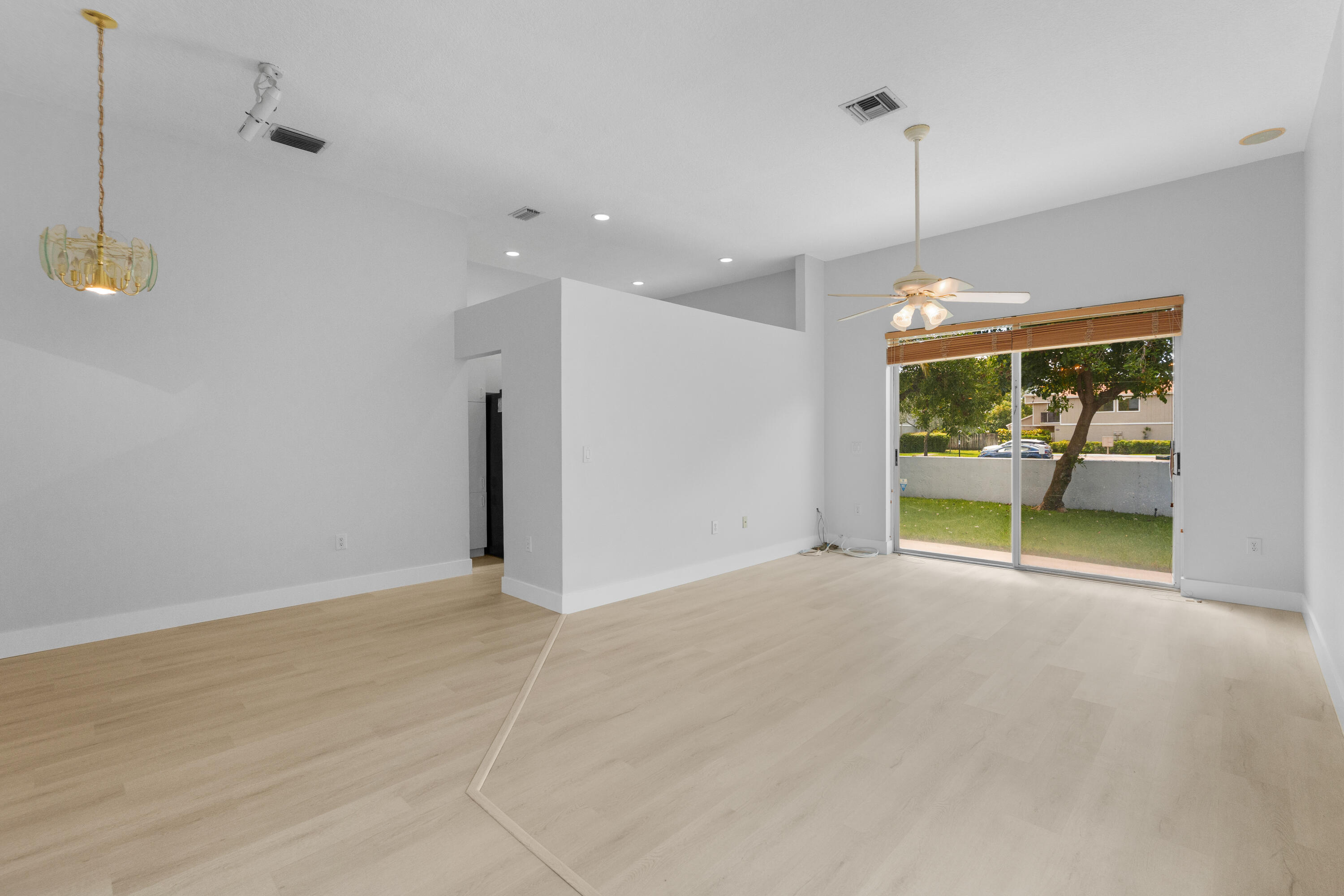 SAWGRASS PLANTATION - Residential