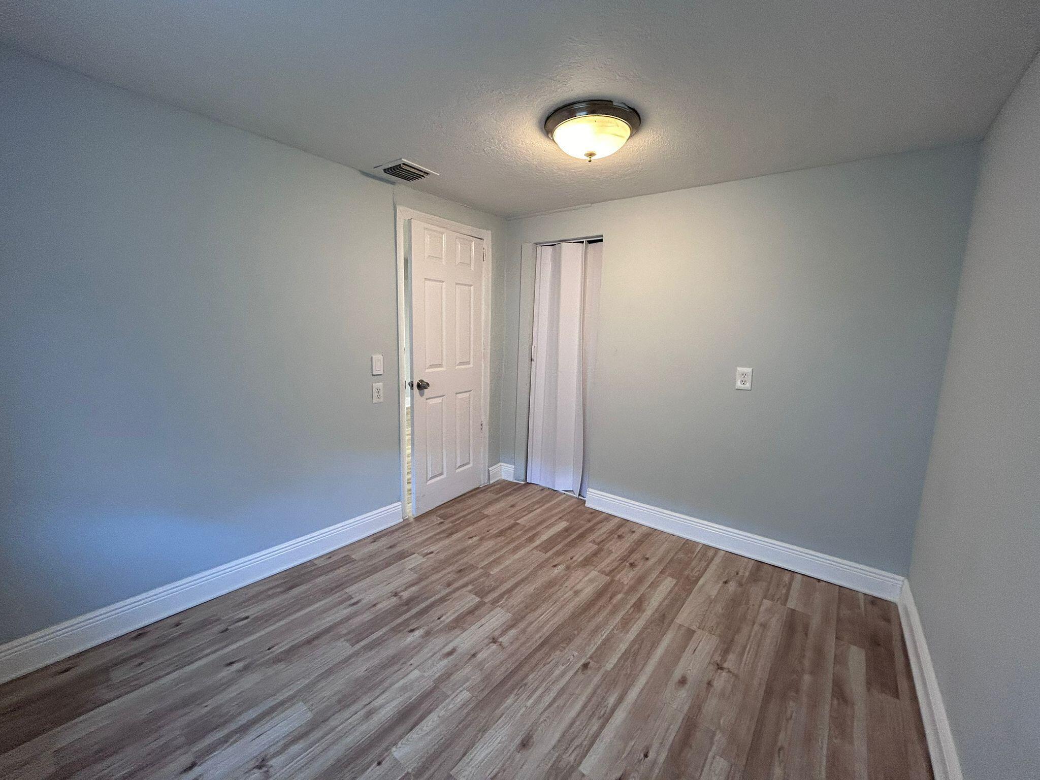 LAKEWOOD GARDENS 1 - Residential Lease