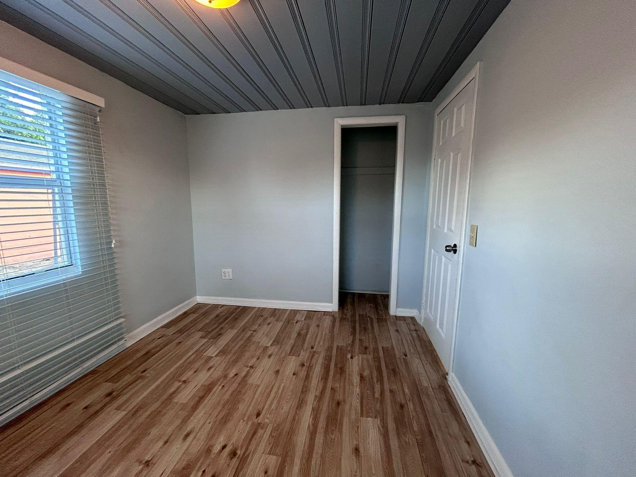 LAKEWOOD GARDENS 1 - Residential Lease