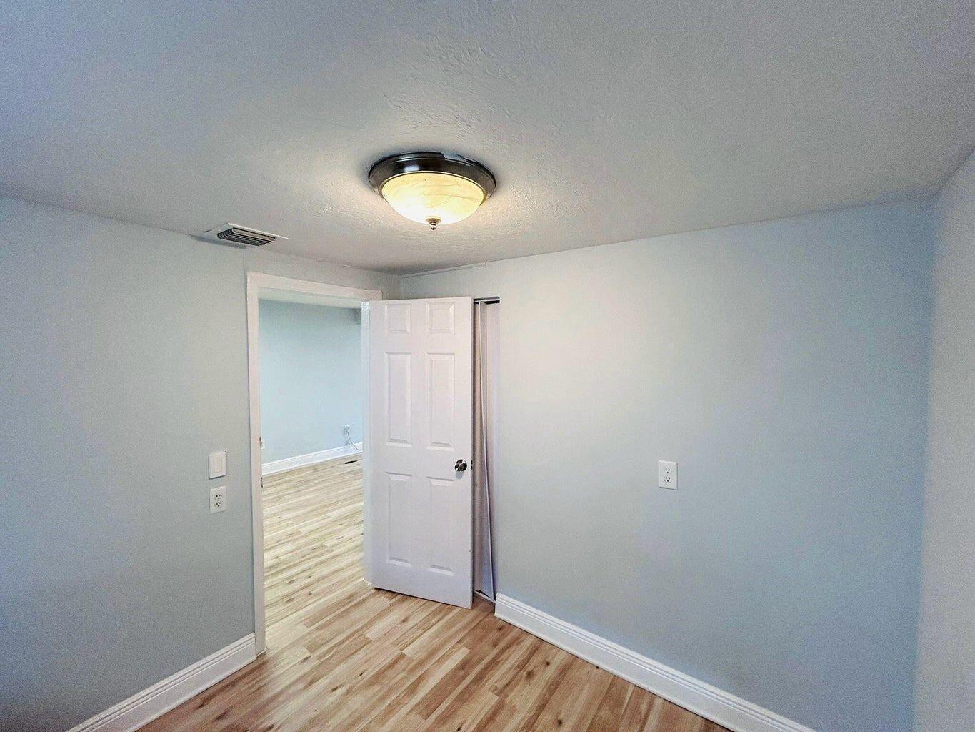 LAKEWOOD GARDENS 1 - Residential Lease