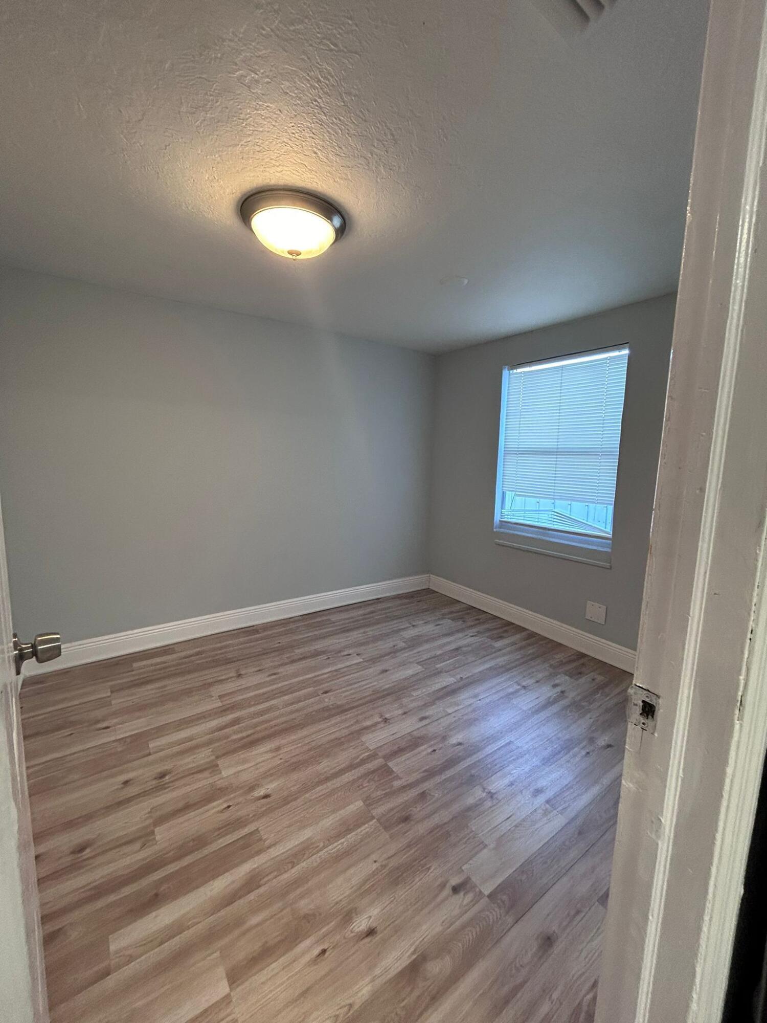 LAKEWOOD GARDENS 1 - Residential Lease