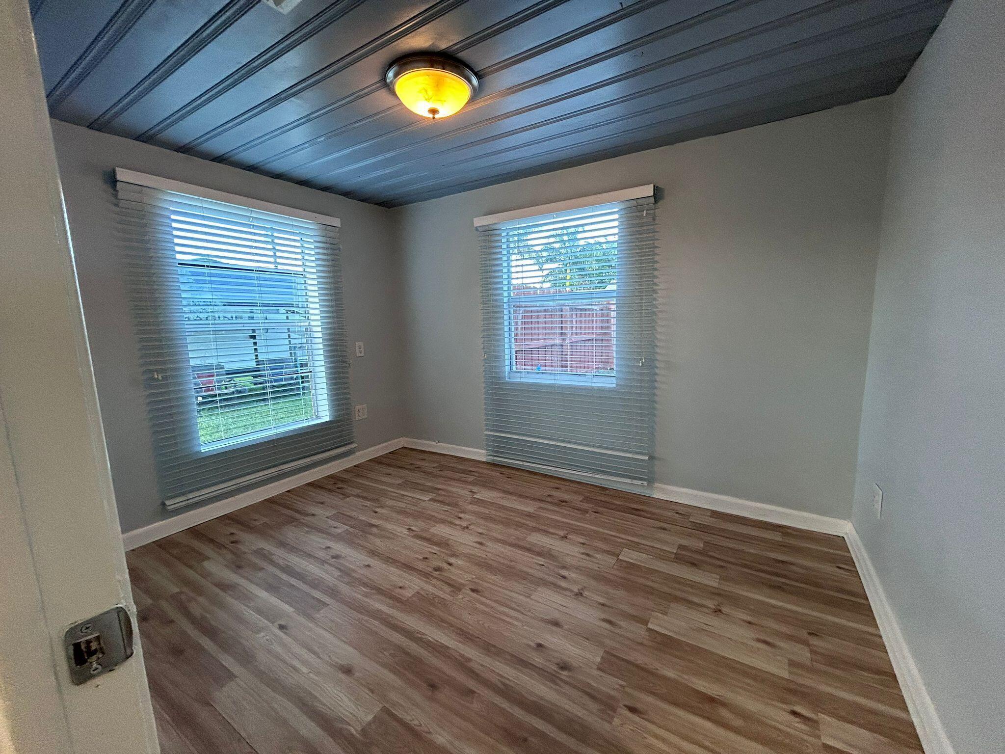 LAKEWOOD GARDENS 1 - Residential Lease