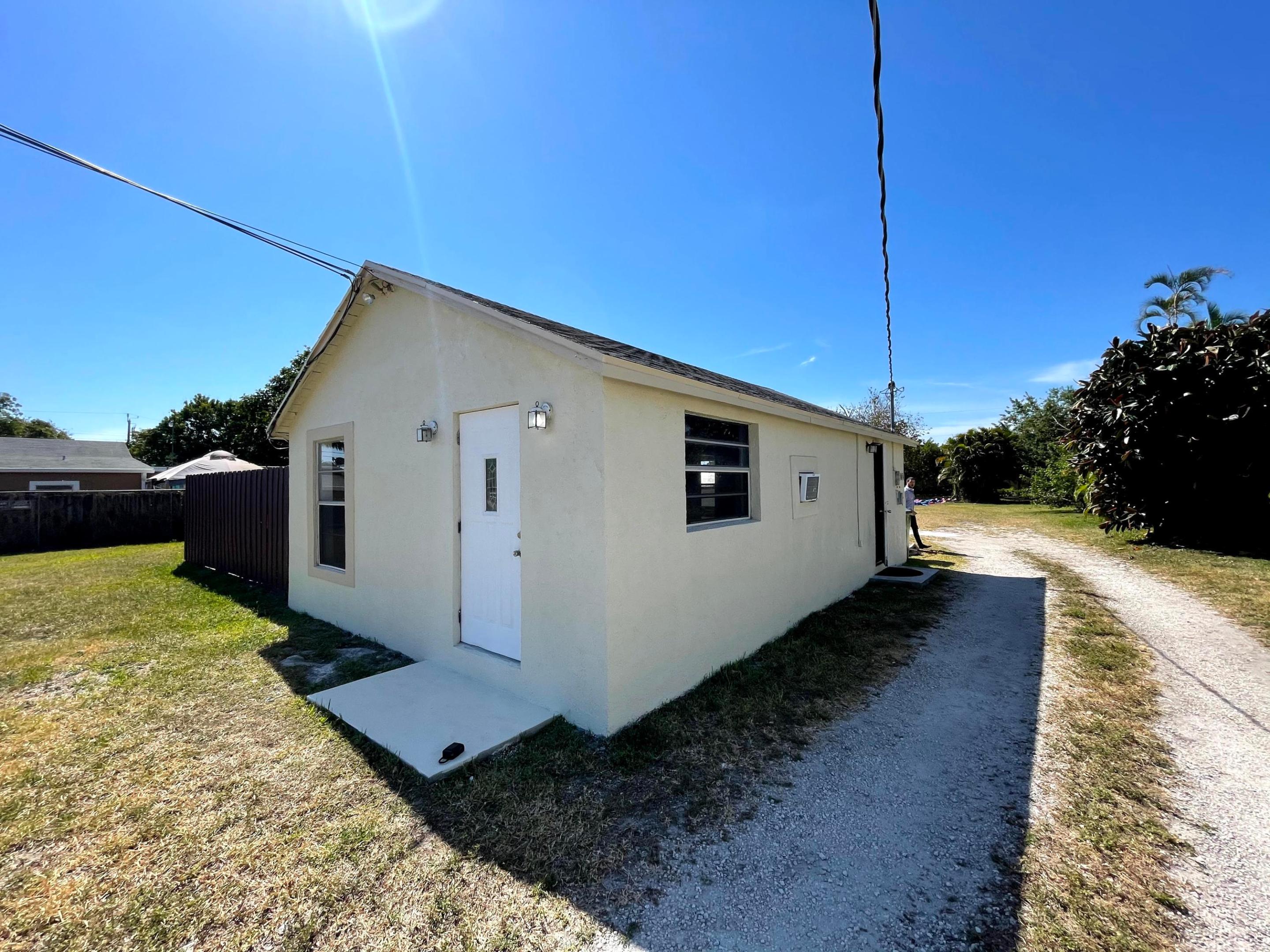 LAKEWOOD GARDENS 1 - Residential Lease