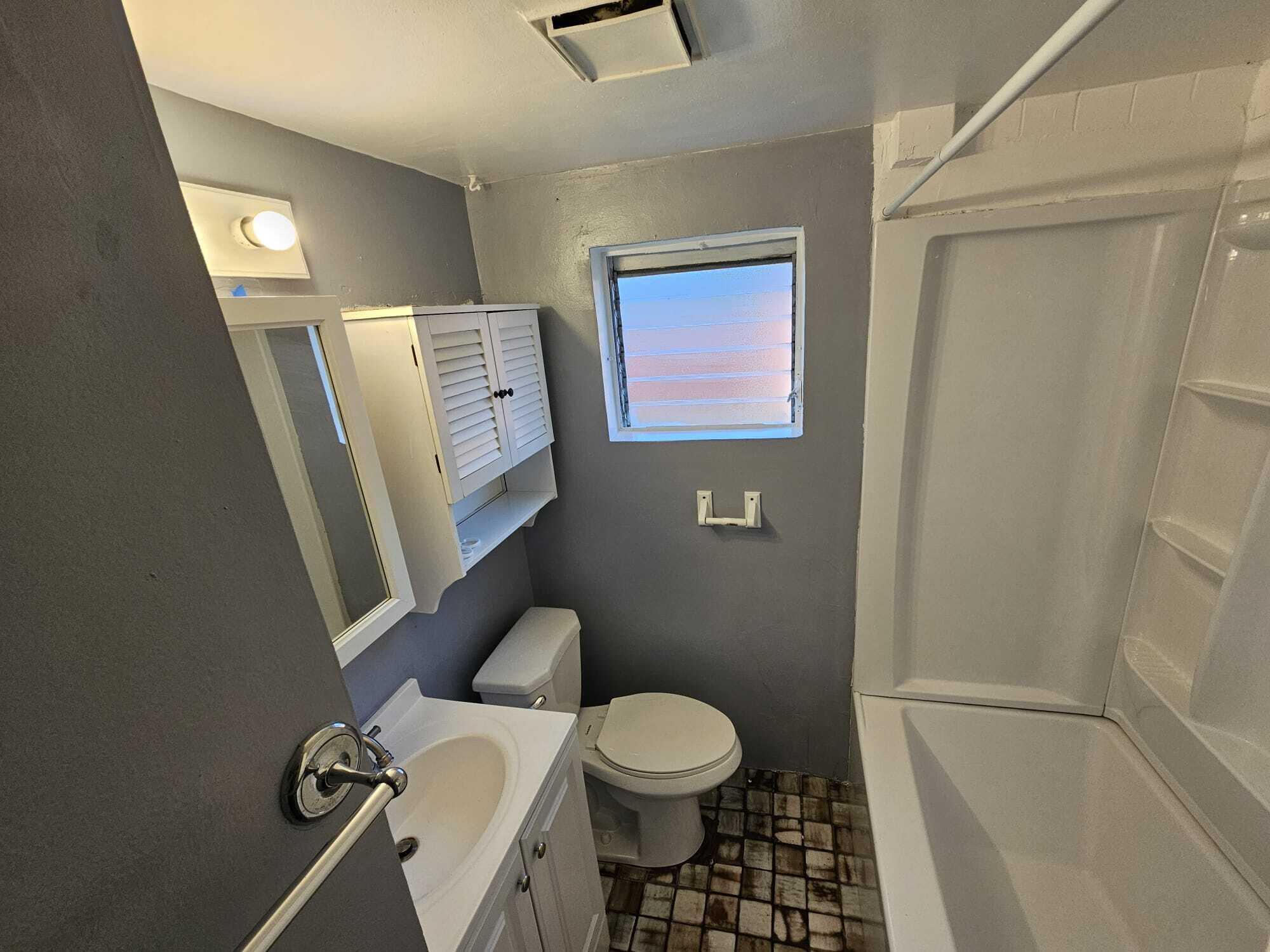 LAKEWOOD GARDENS 1 - Residential Lease