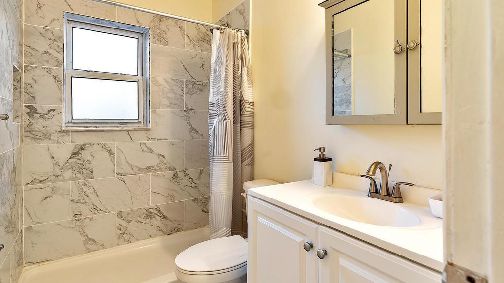 LAKE WORTH TOWN OF - Residential Lease