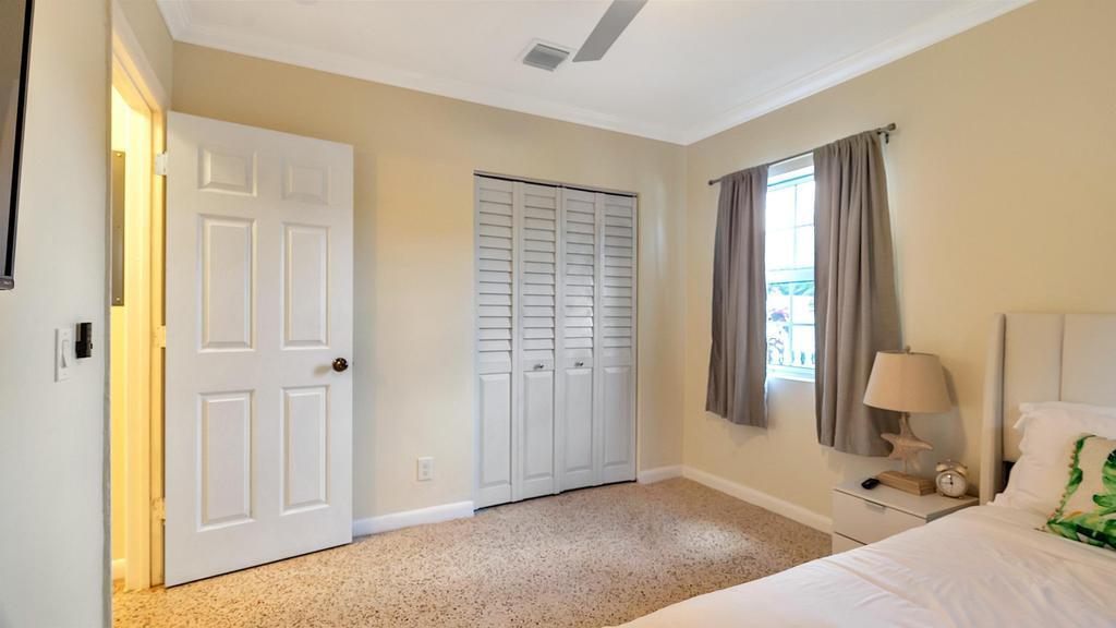 LAKE WORTH TOWN OF - Residential Lease