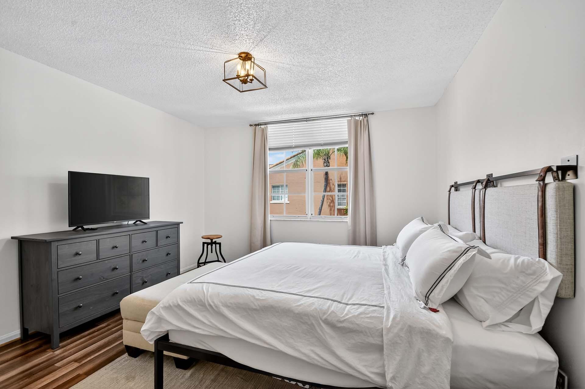 ST ANDREWS AT POLO CLUB CONDO - Residential Lease