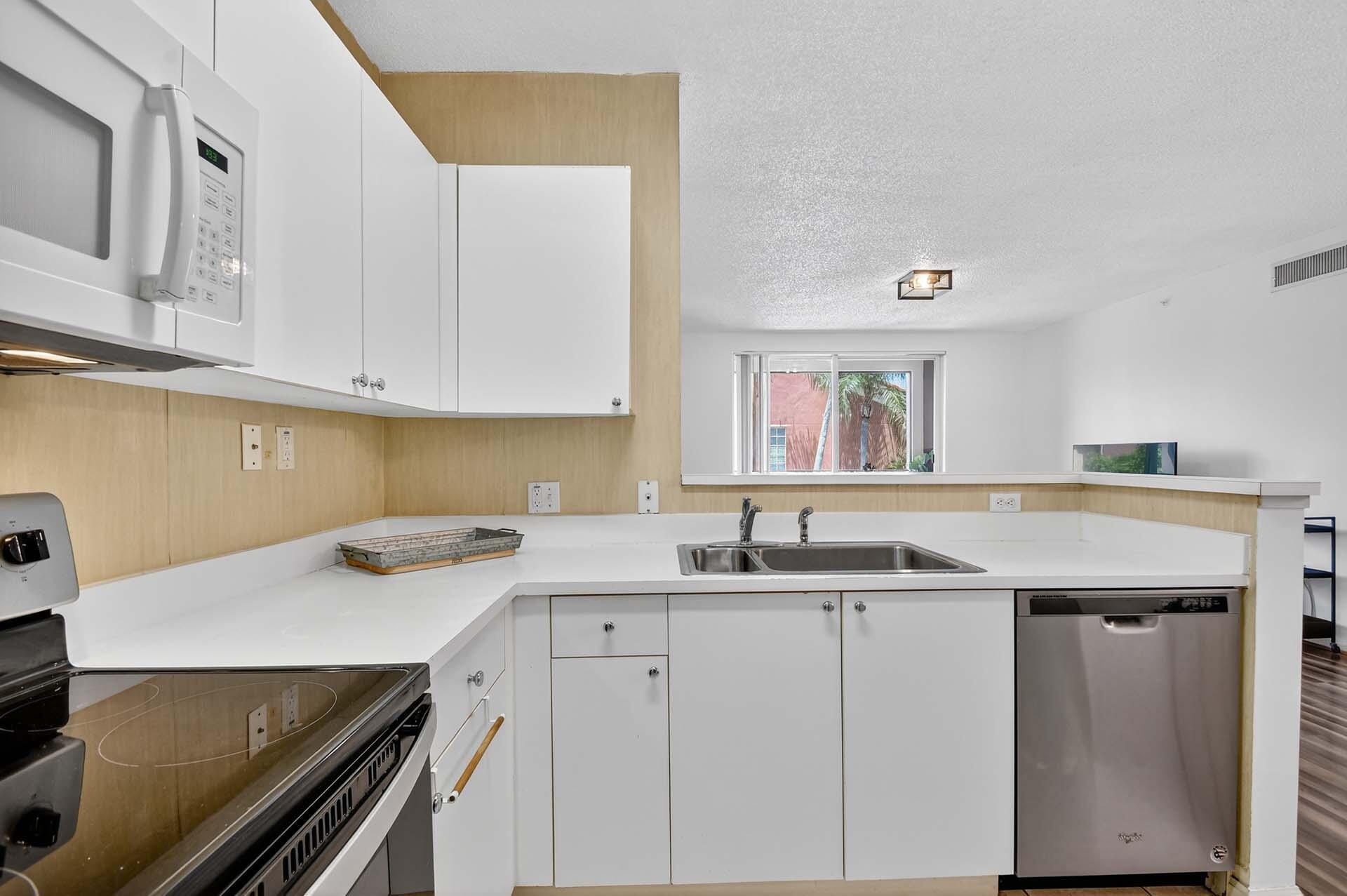 ST ANDREWS AT POLO CLUB CONDO - Residential Lease