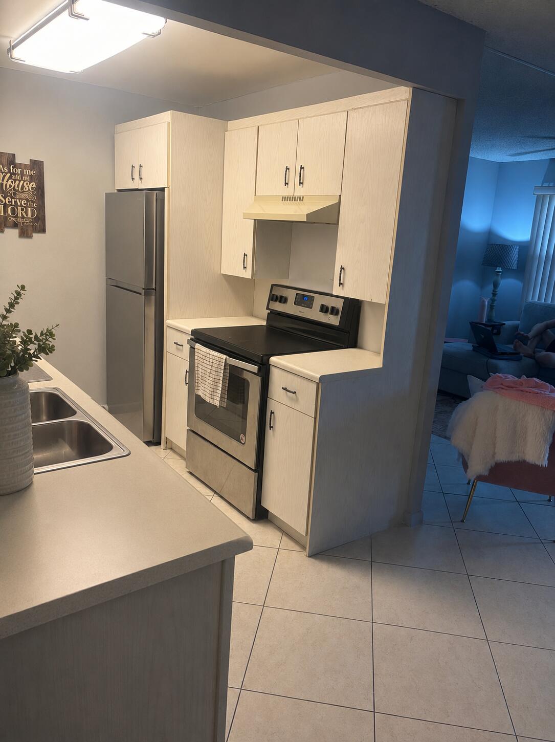 Welcome to this one-bedroom, one-and-a-half-bath condominium nestled in the established Century Village community of Boca Raton, Florida. This efficiently designed residence offers 738 square feet of finished living space across four stories, making it an excellent option for those seeking an easy lifestyle. The thoughtful floor plan maximizes functionality within the available space, providing comfortable quarters and practical amenities for daily living. Located in Century Village, this condo presents an opportunity to become part of an established residential community in Boca Raton.