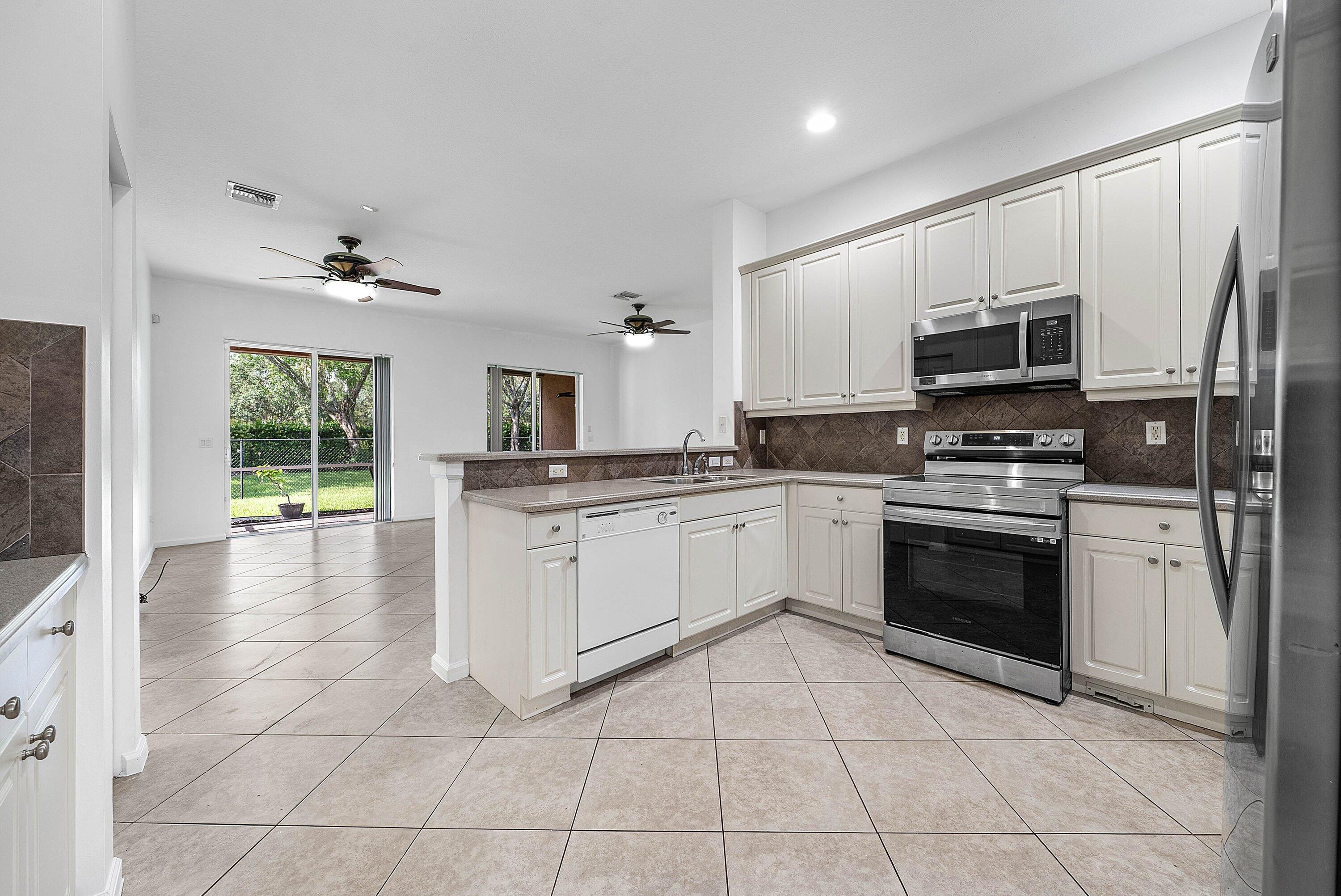 SAVANNAH ESTATES - Residential