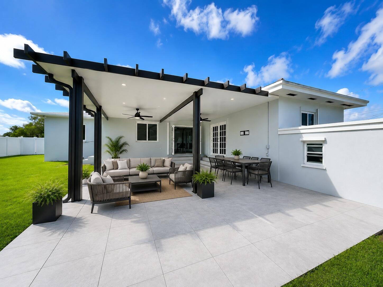 HOLLYWOOD LITTLE RANCHES - Residential