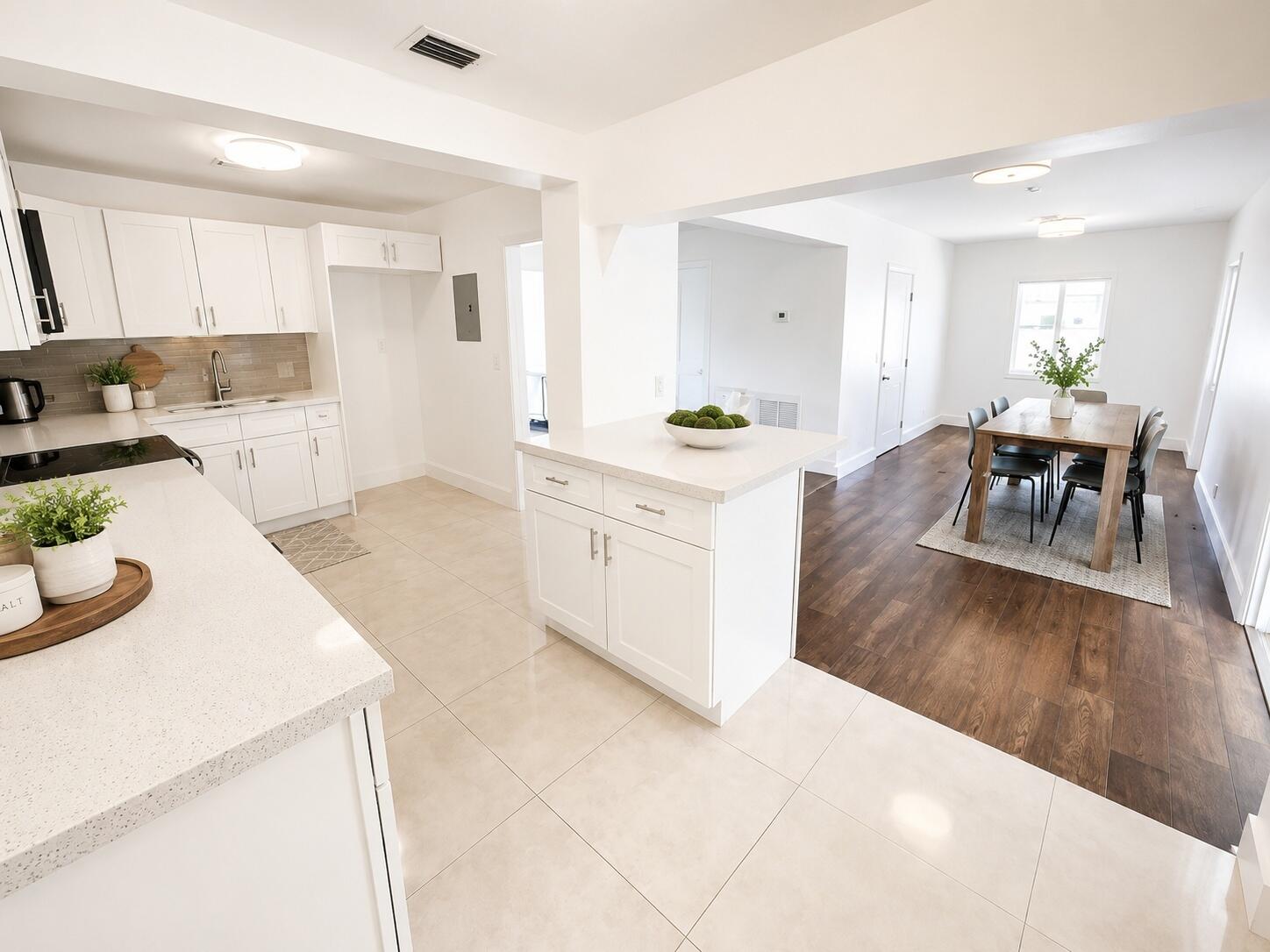 HOLLYWOOD LITTLE RANCHES - Residential