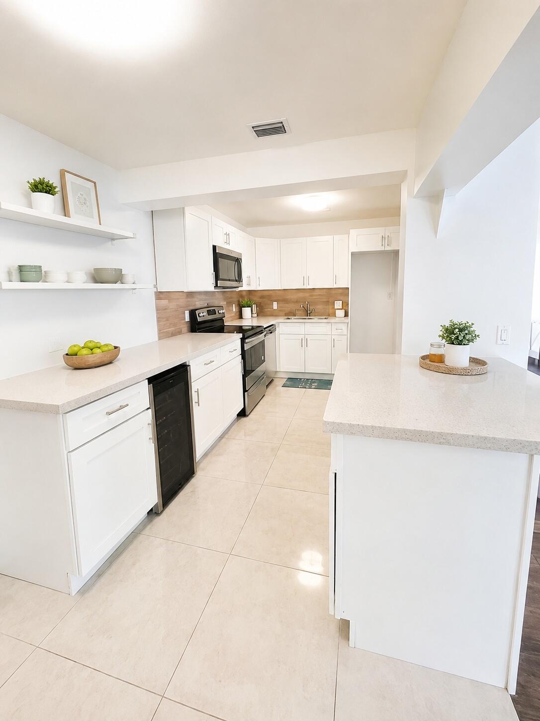 HOLLYWOOD LITTLE RANCHES - Residential