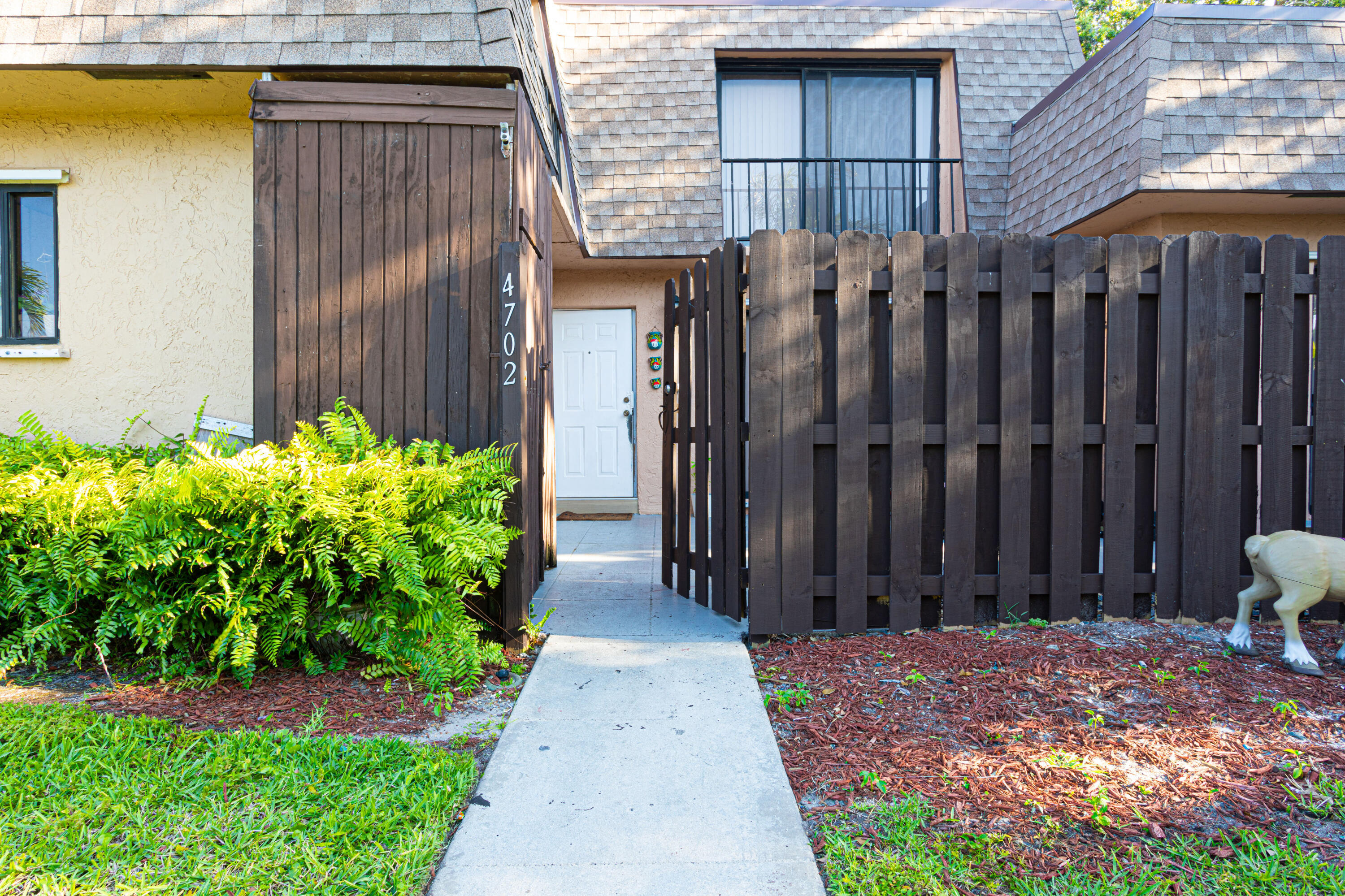 BEAUTIFUL TOWNHOME 3 Bedroom /2.1 Bathroom.near to restaurant and beach.Dont miss the opportunity.