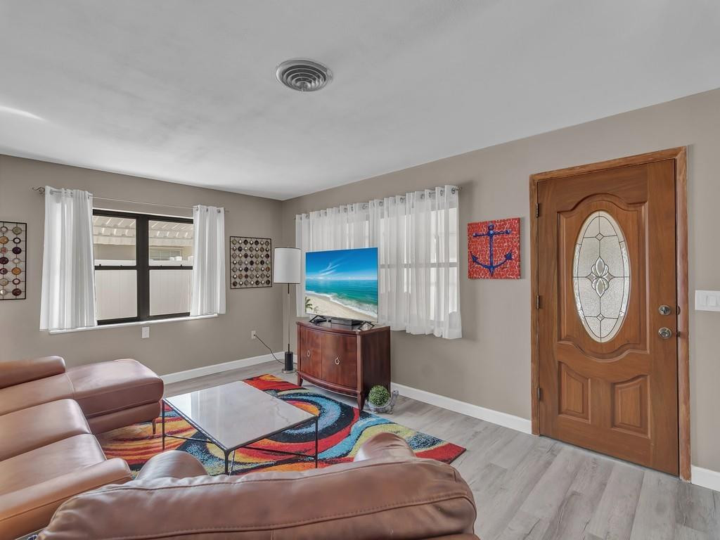 OAKMONT PARK ESTATES UNIT NO 3 - Residential Lease