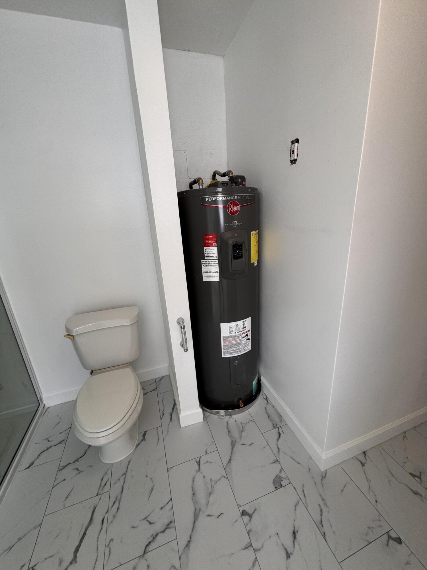 OAKMONT PARK ESTATES UNIT NO 3 - Residential Lease