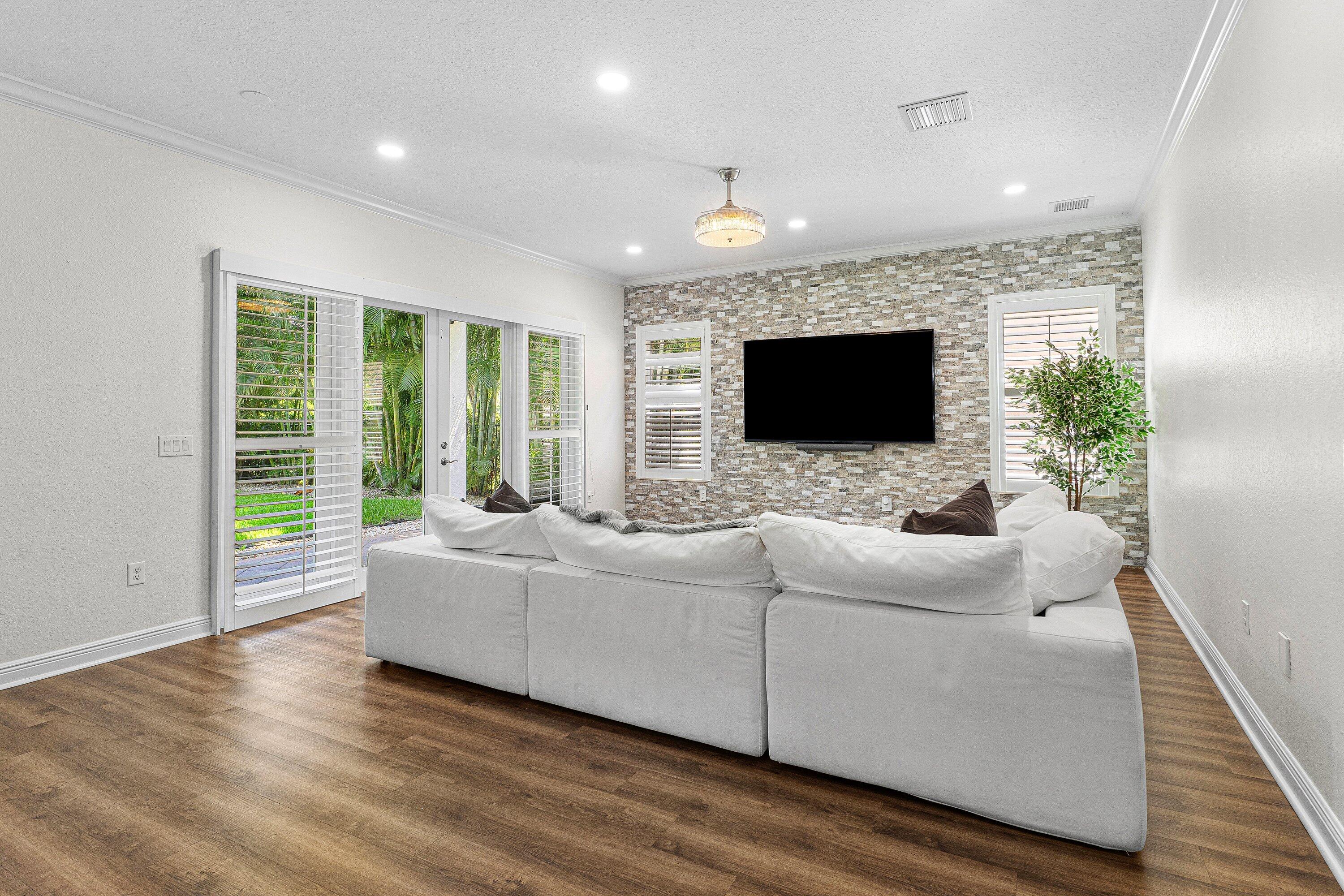 CANYON ISLES - Residential