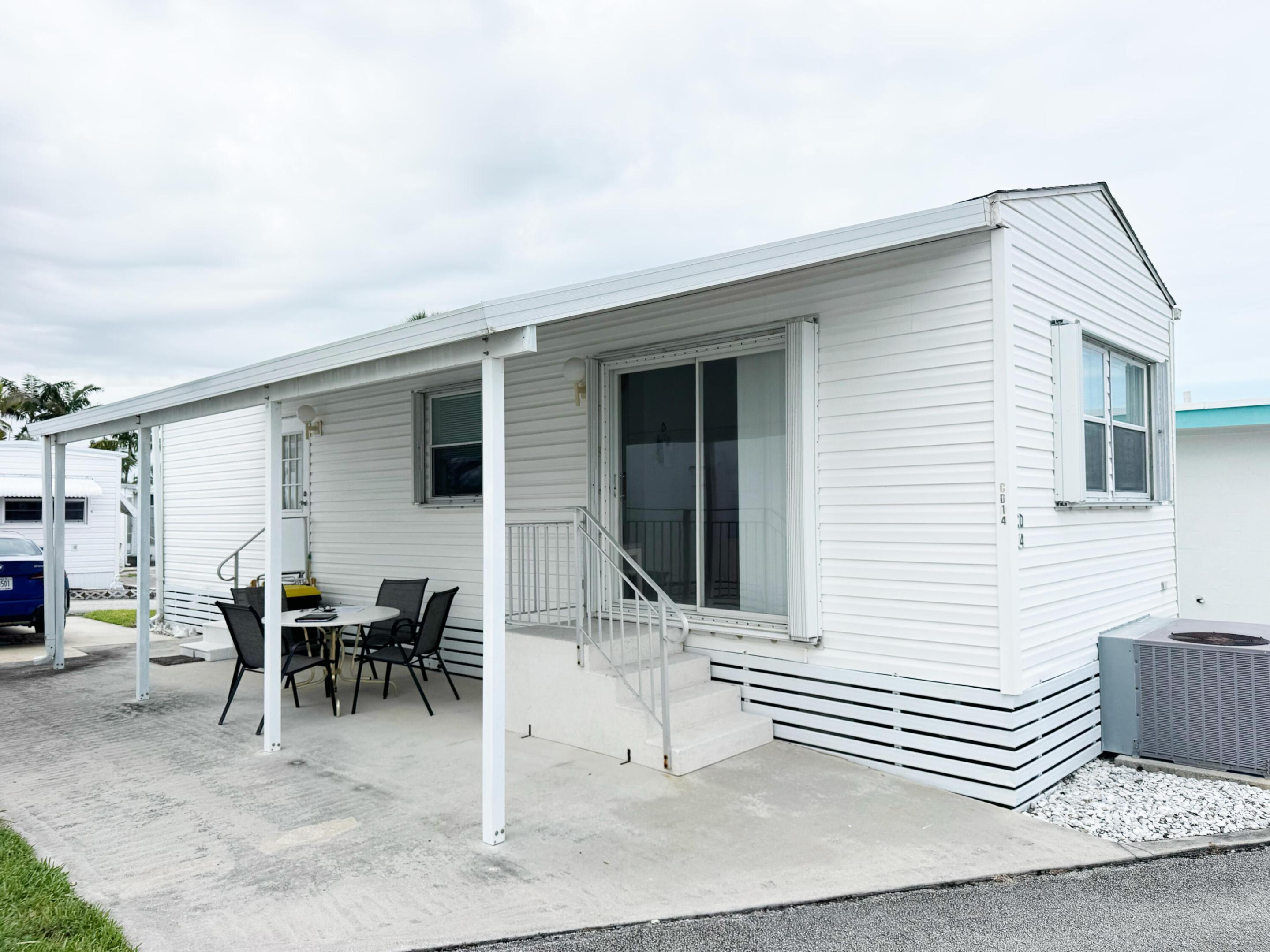 This great 1 bed, 1 bath unit at Briny Breezes offer 39 shares in this remarkable community. The prefect get-a-way or seasonal retreat. Enjoy all that Briny has to offer including the private beach, intracoastal access, club house, marina, workshop, game room and much more. Close to shopping and dining and major commuting routes.