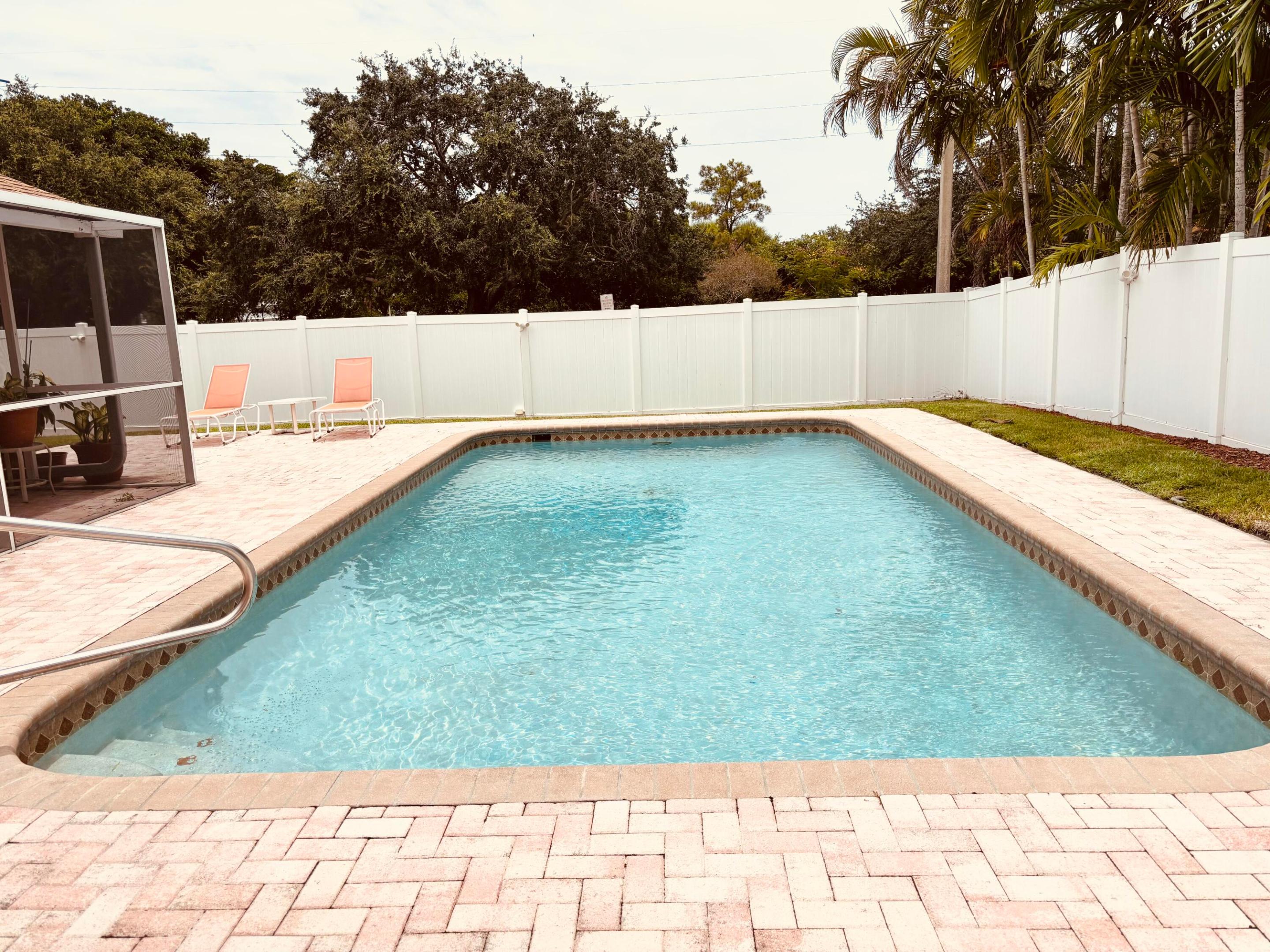CRYSTAL HEIGHTS - Residential