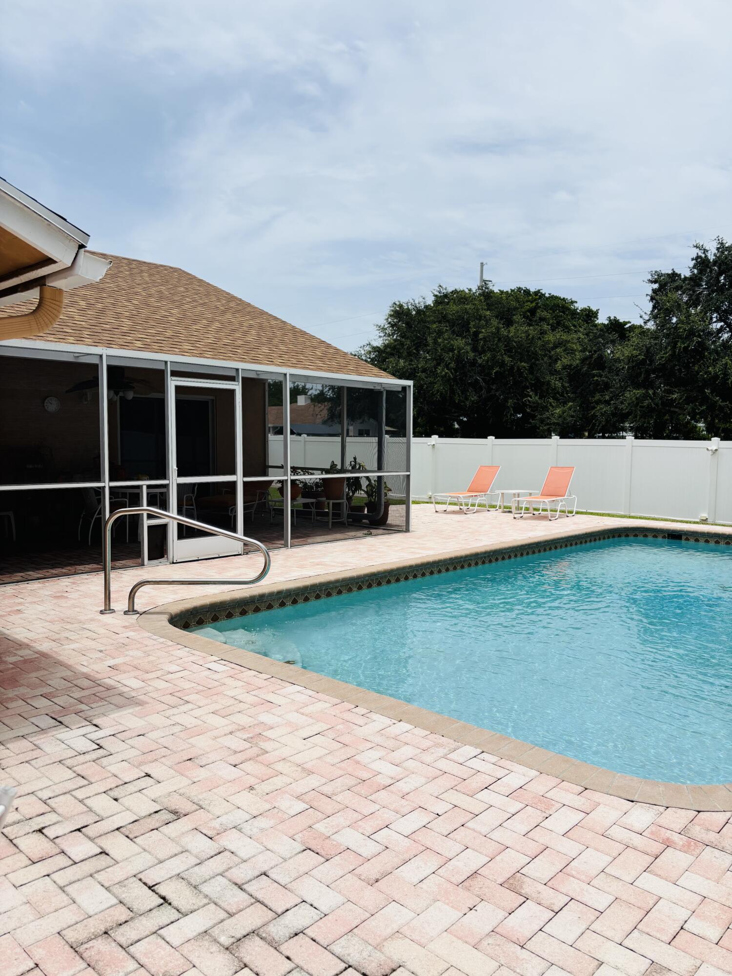 CRYSTAL HEIGHTS - Residential