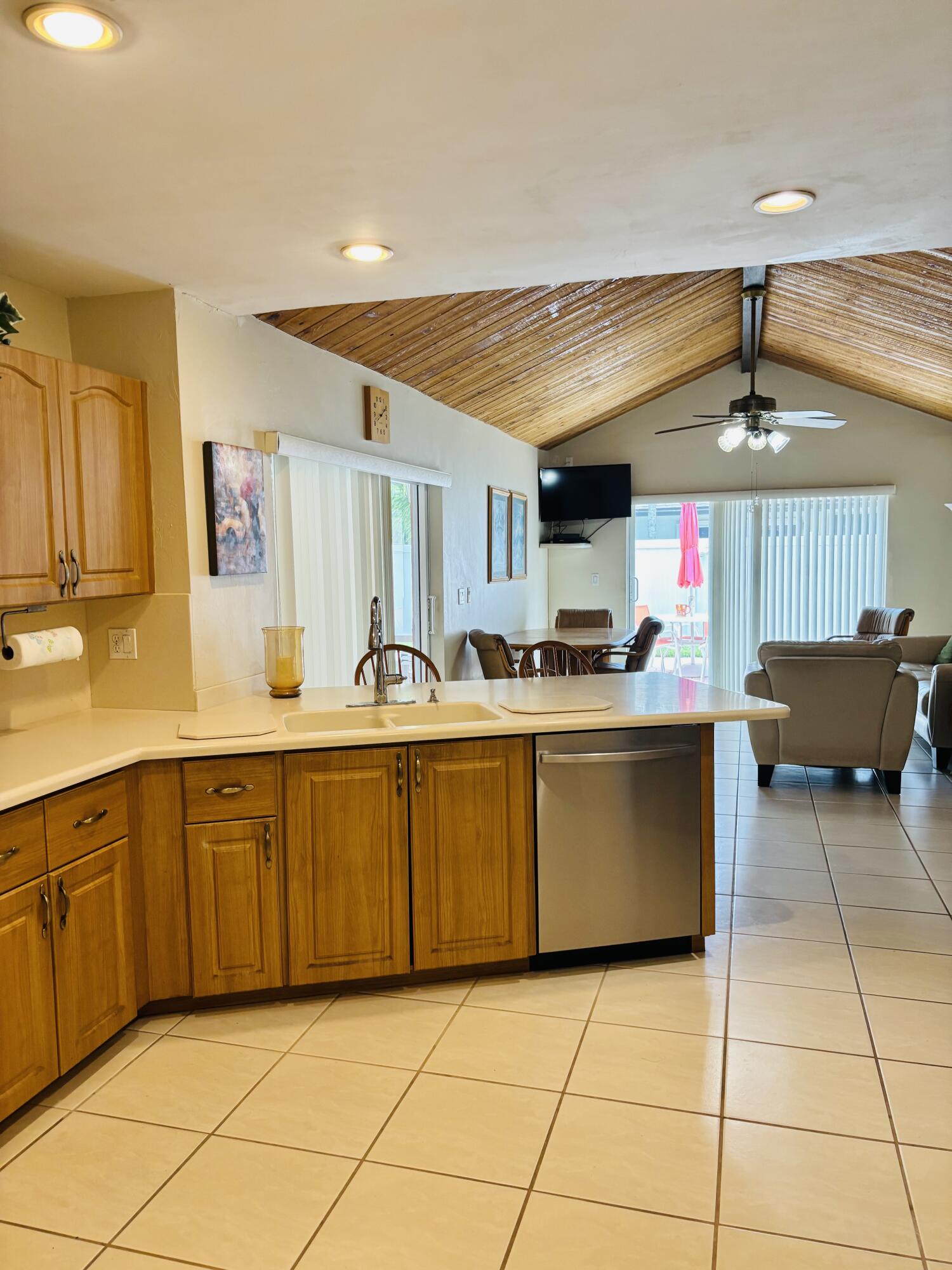 CRYSTAL HEIGHTS - Residential