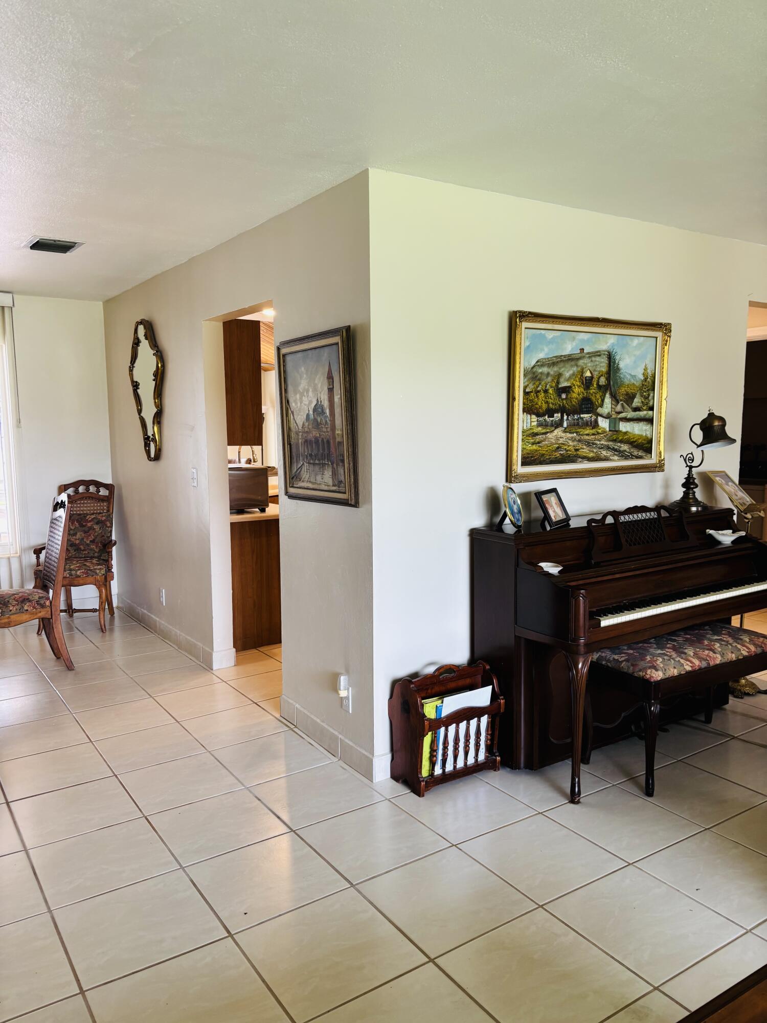 CRYSTAL HEIGHTS - Residential