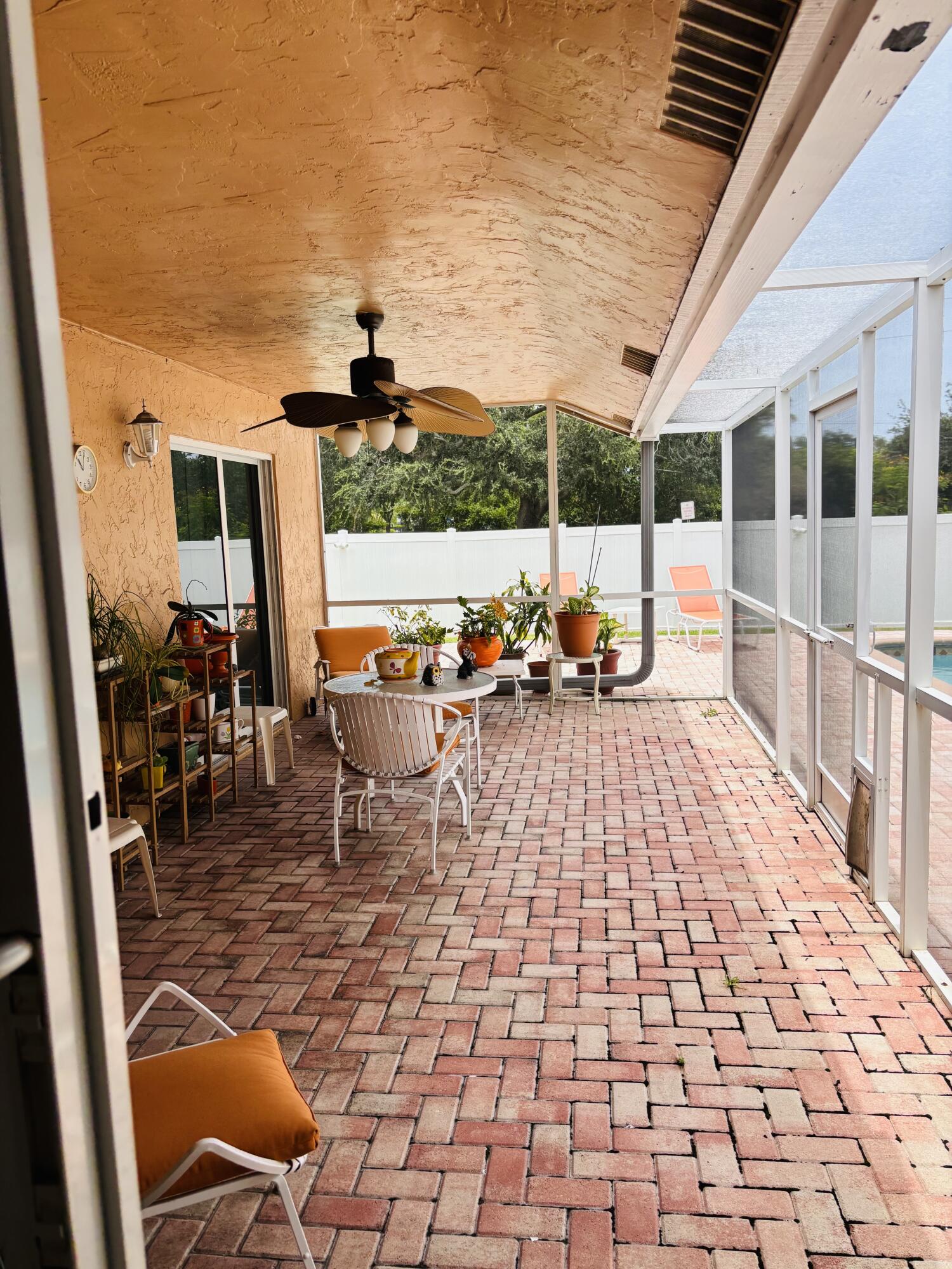 CRYSTAL HEIGHTS - Residential