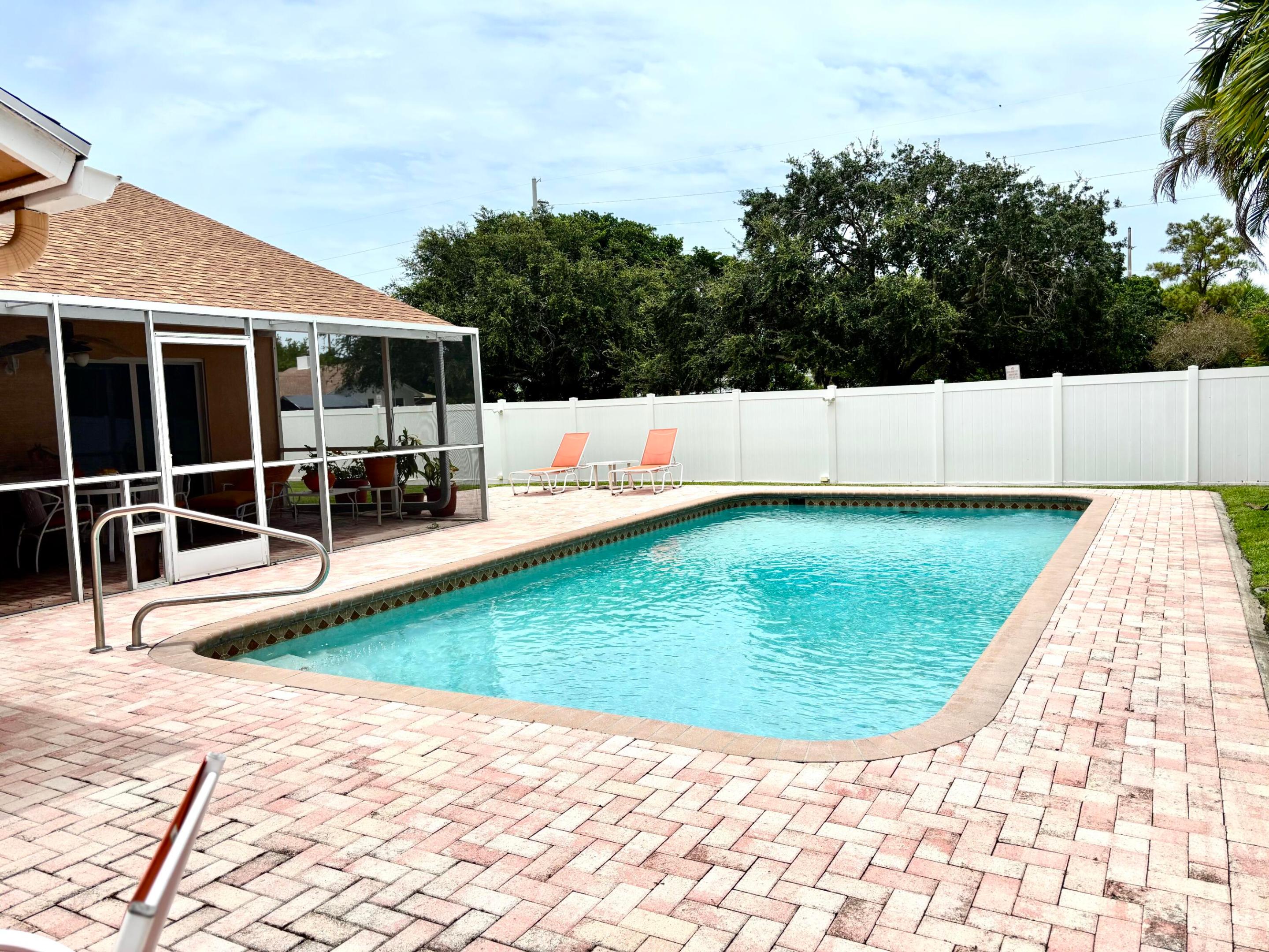 CRYSTAL HEIGHTS - Residential