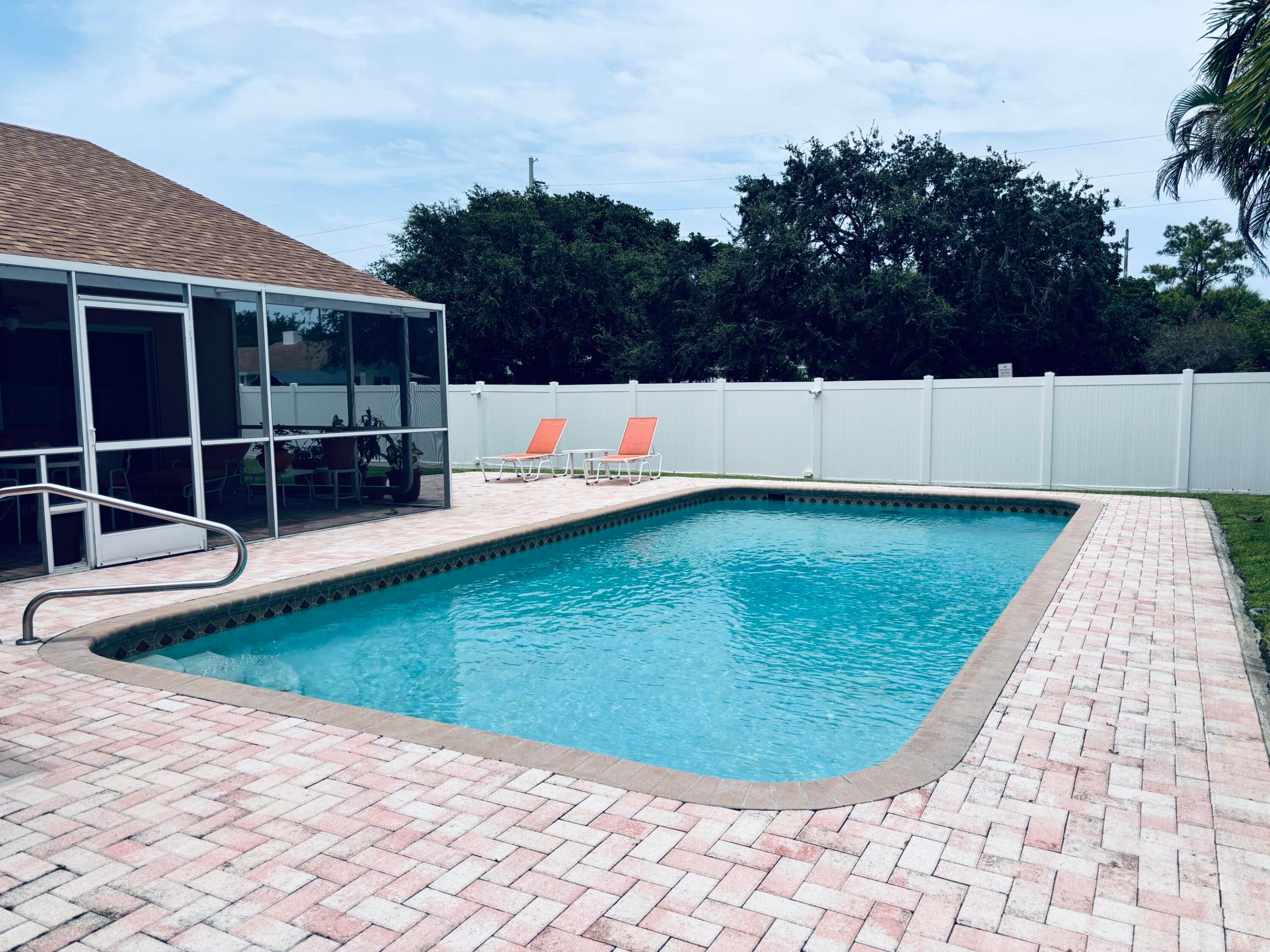 CRYSTAL HEIGHTS - Residential