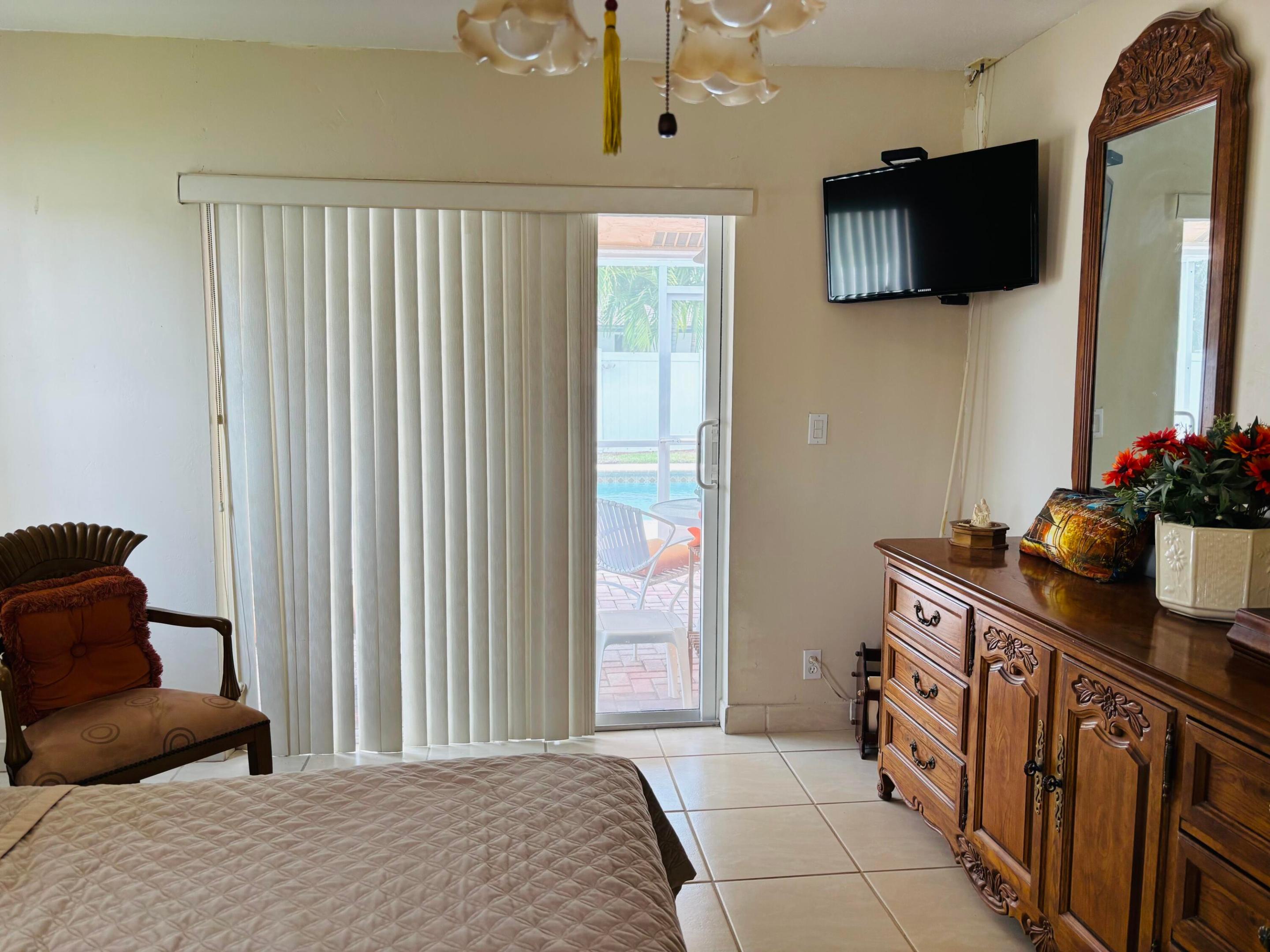 CRYSTAL HEIGHTS - Residential