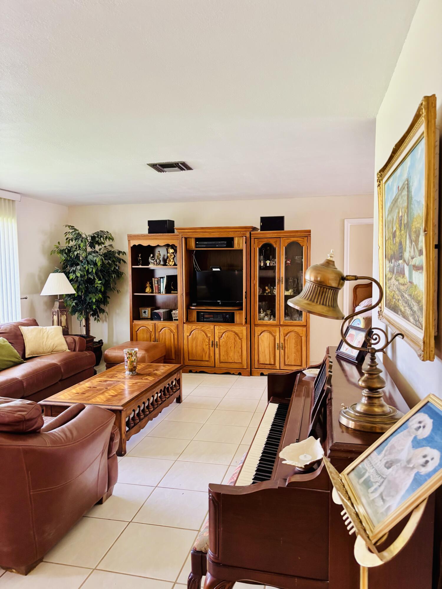 CRYSTAL HEIGHTS - Residential