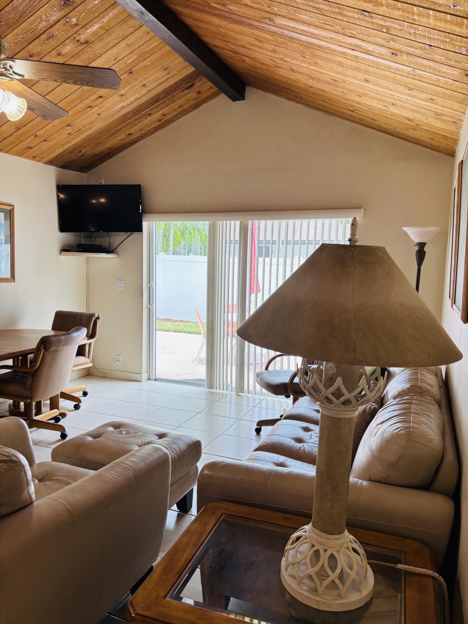 CRYSTAL HEIGHTS - Residential