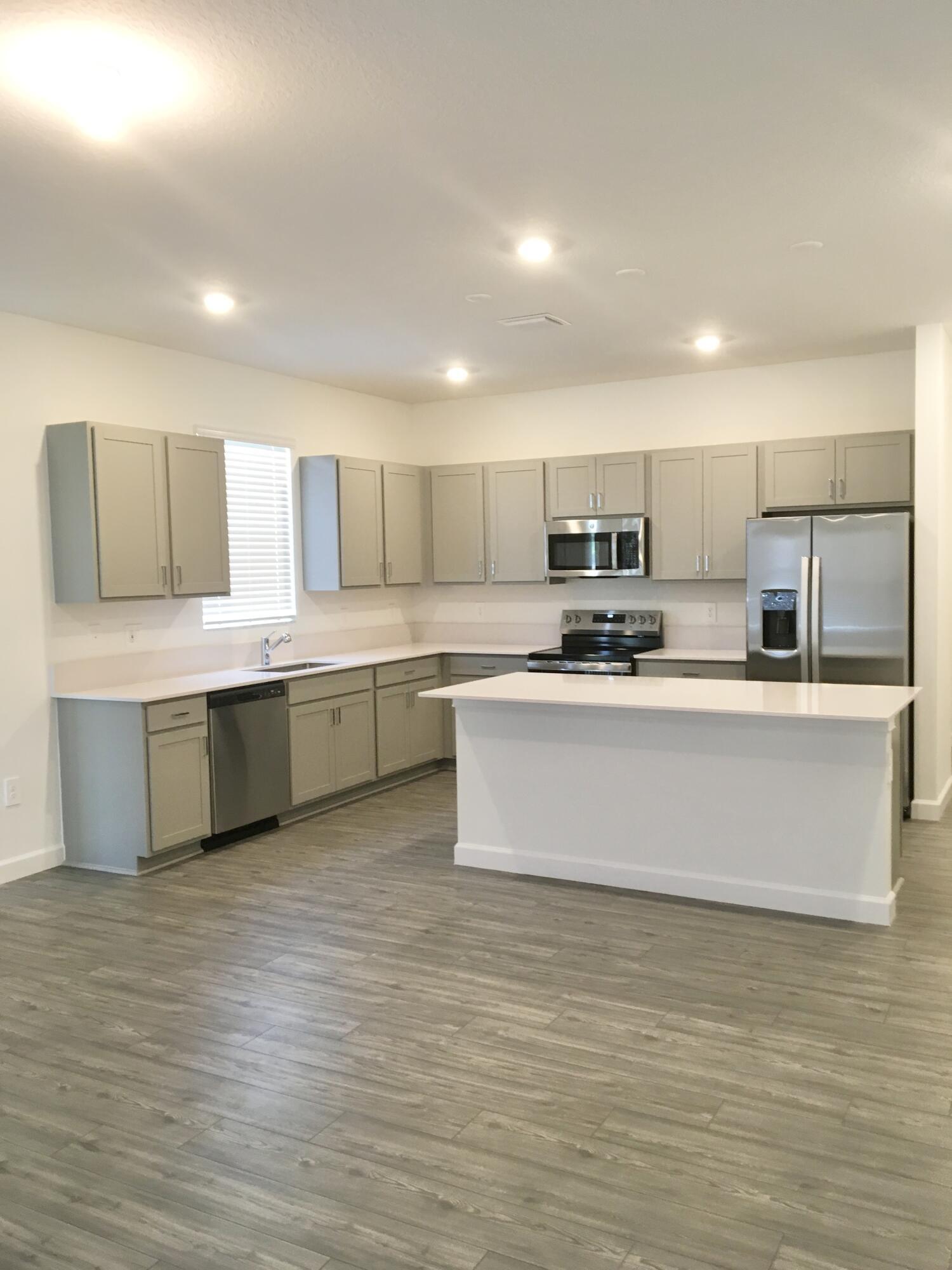 VERANO SOUTH PUD 1 - POD G - PLAT NO. 1 - Residential Lease