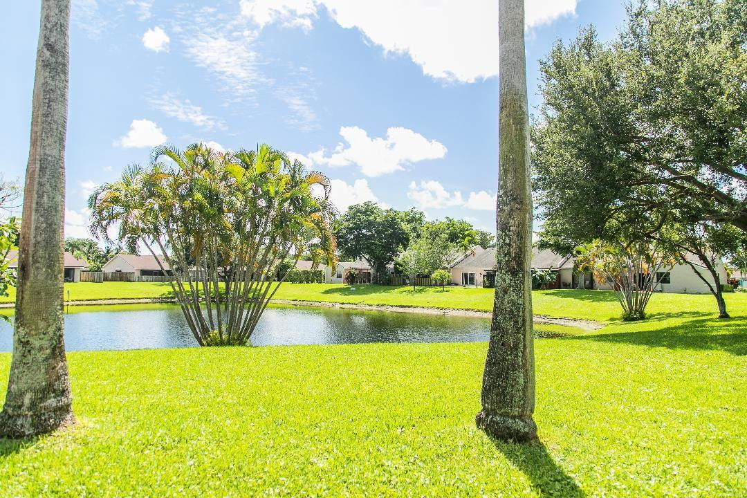 THE LAKES - Residential