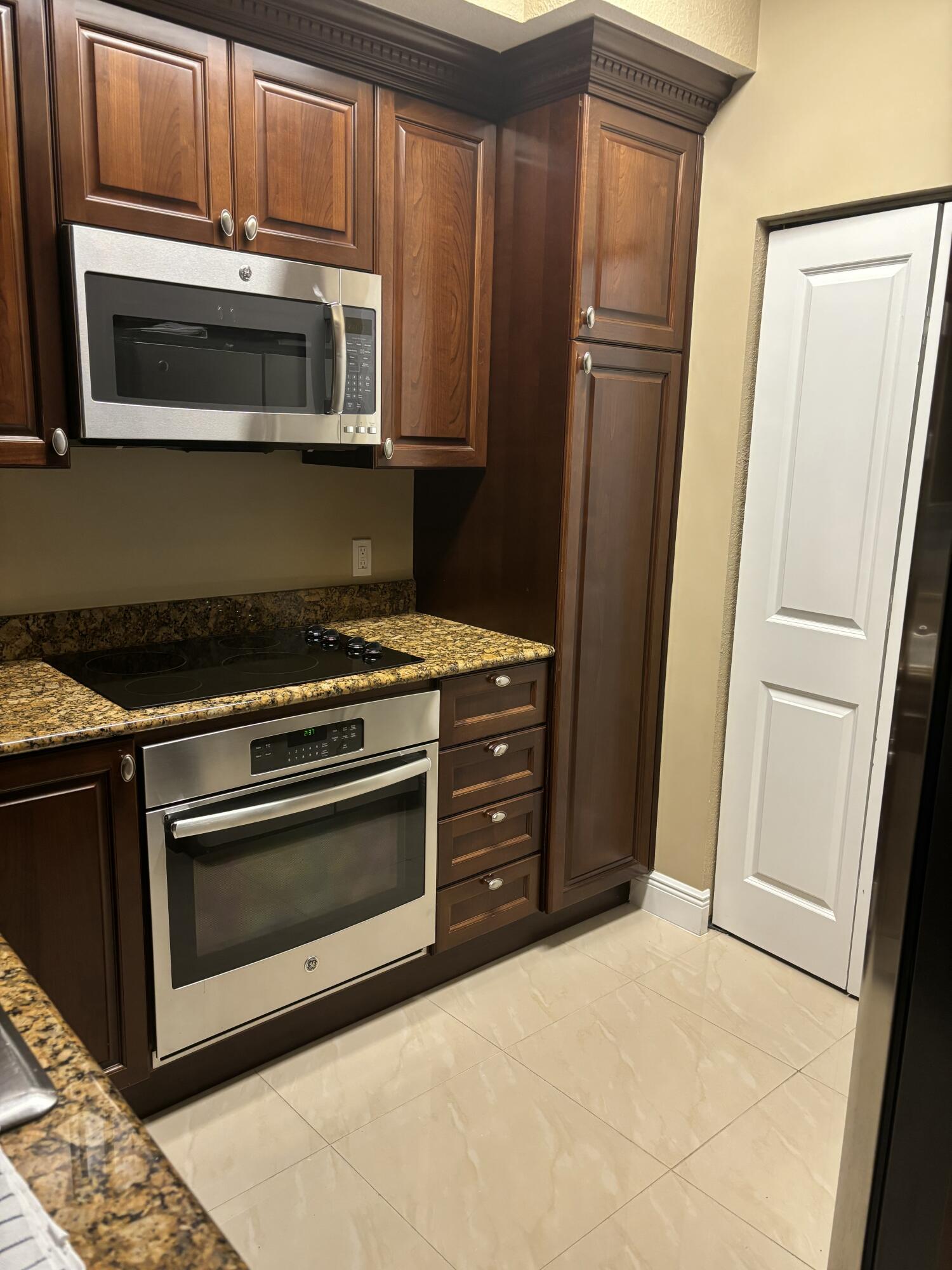VIZCAYA LAKES CONDO - Residential Lease