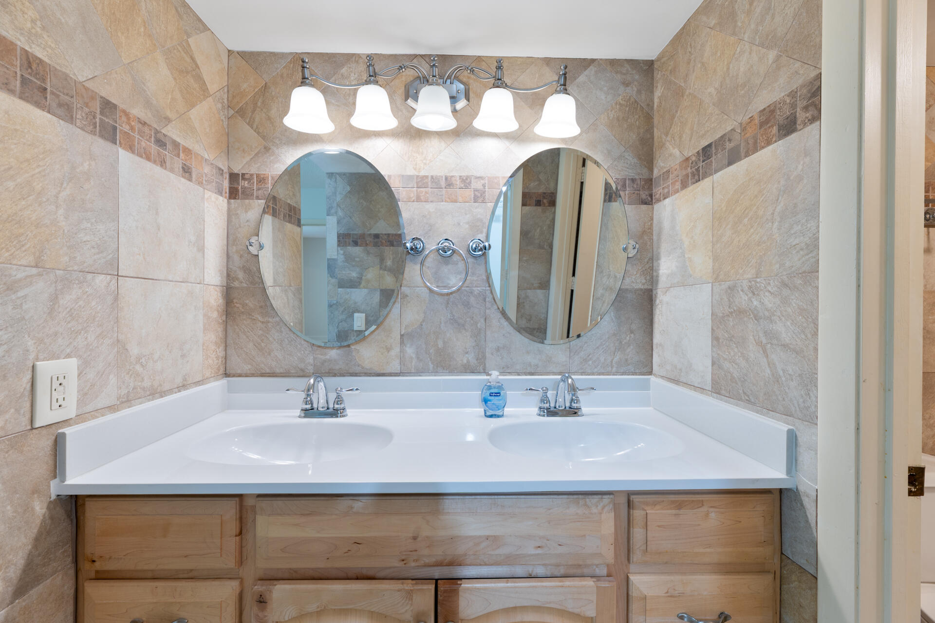 TOWNE GREENE CONDO - Residential