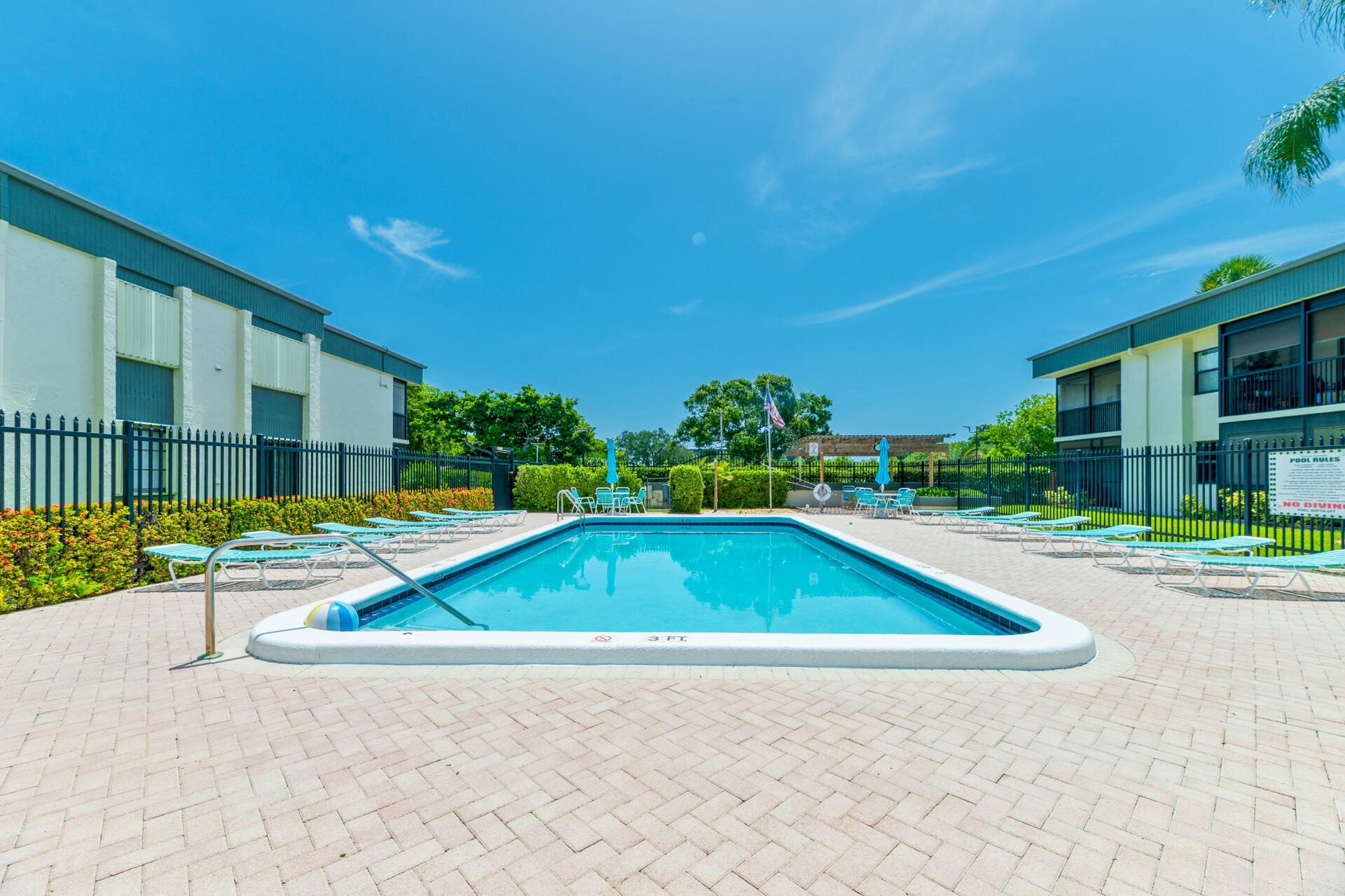 TOWNE GREENE CONDO - Residential